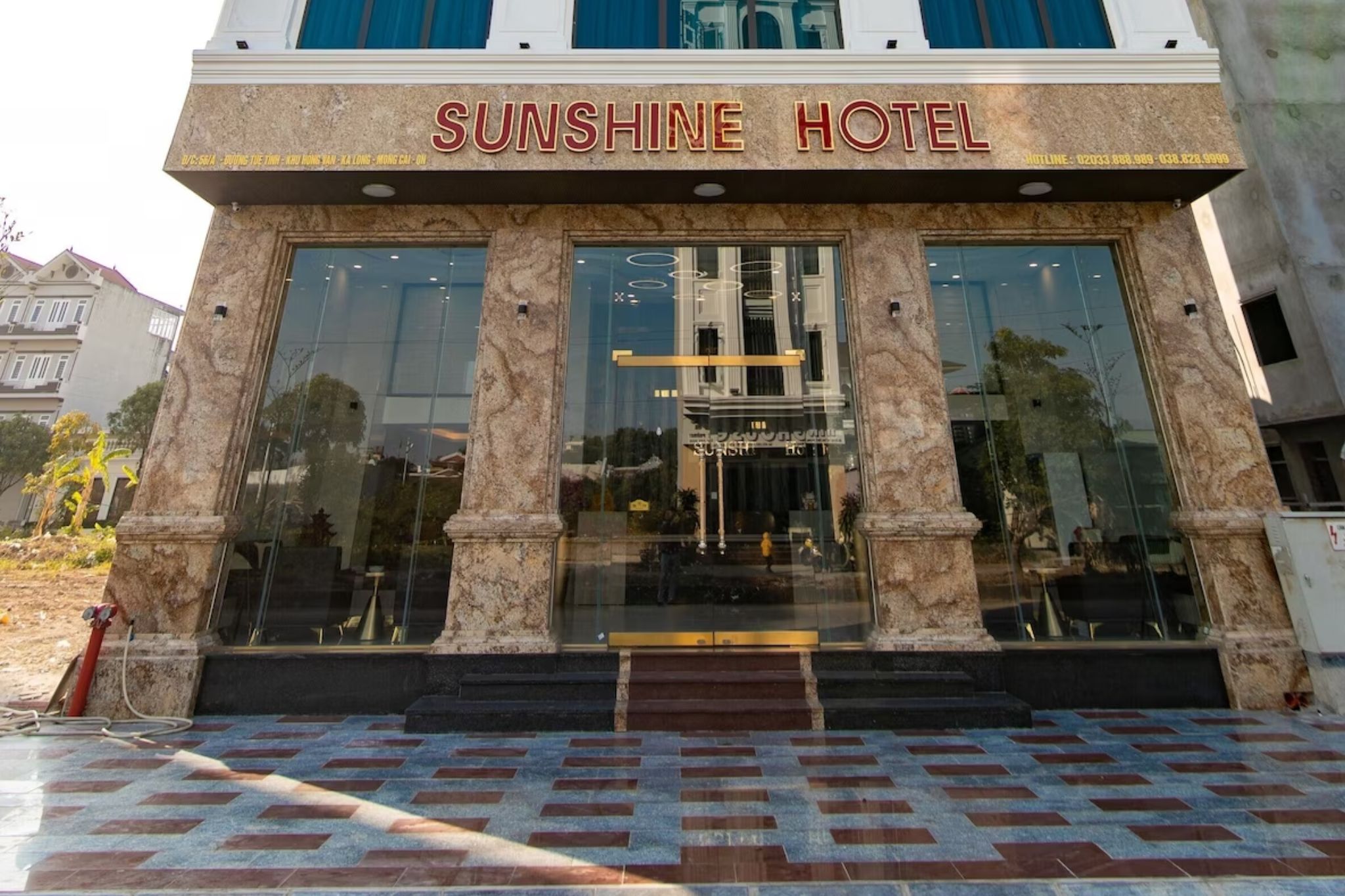 Mặt tiền của Sunshine Hotel Móng Cái