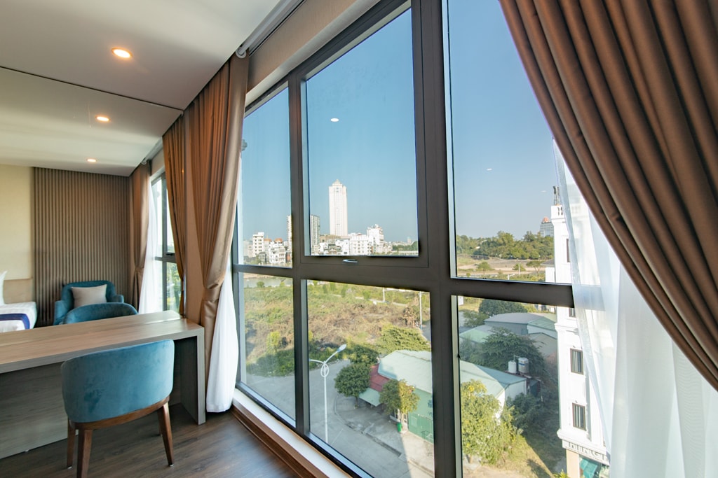 View từ phòng nhìn ra bên ngoài Sunshine Hotel Móng Cái