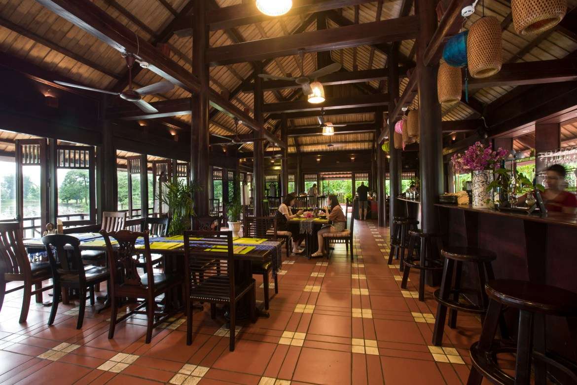 Review Mai Châu Lodge - không gian nhà hàng