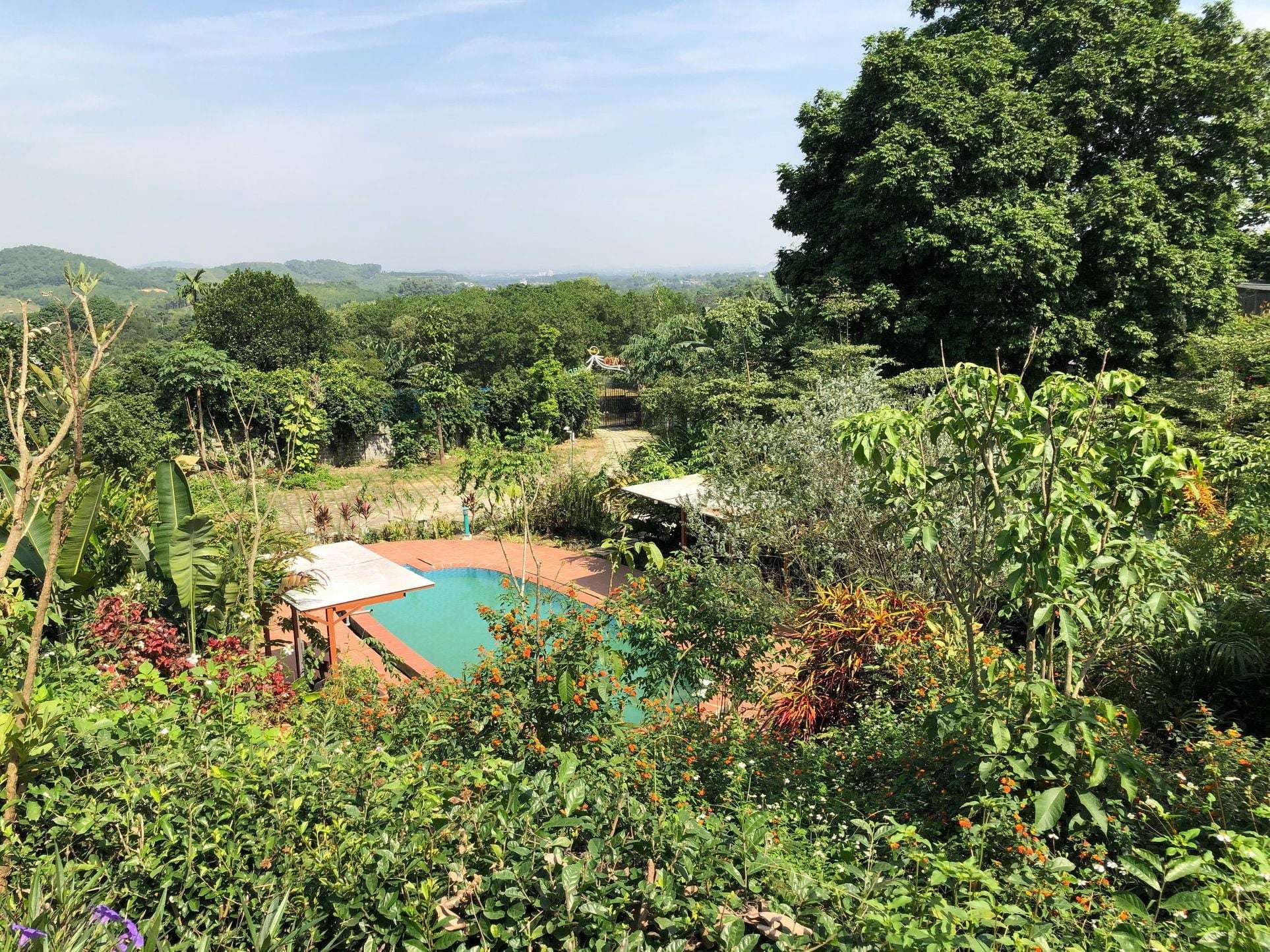 Bể bơi tại Homestay Furano Retreat Hòa Bình