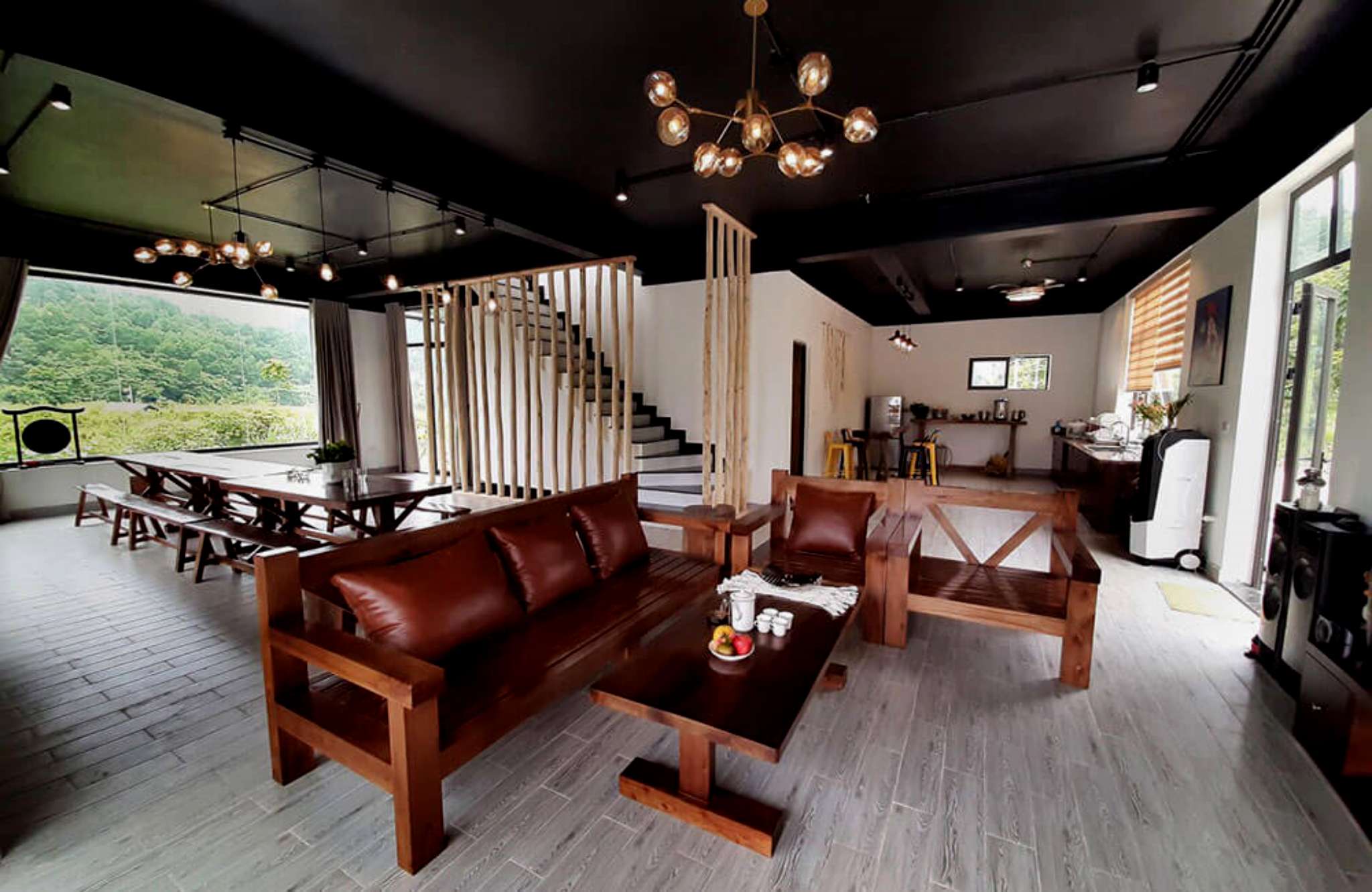 Phòng khách view núi tại Tula Hardin Homestay Hòa Bình