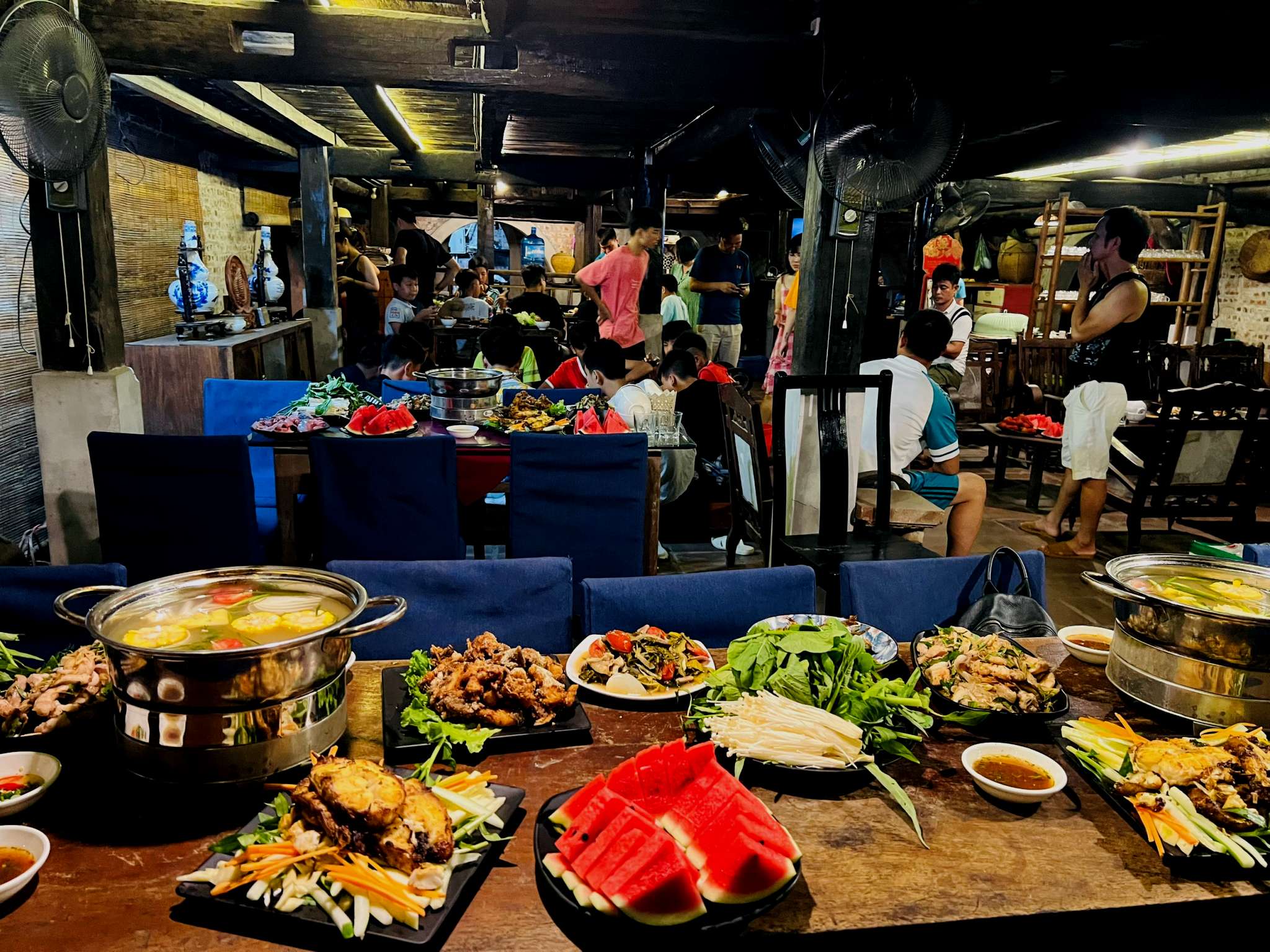 Không gian nhà hàng tại Nả Yên Homestay Hòa Bình