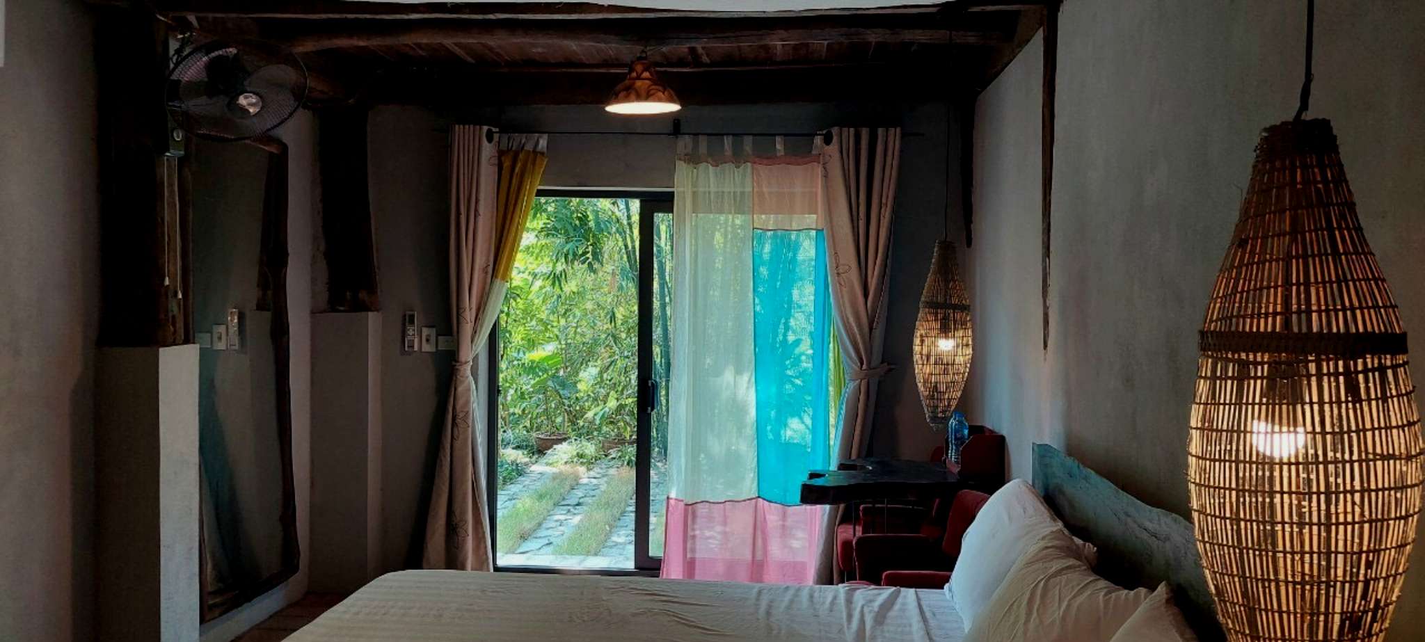 Không gian phòng tại Nả Yên Homestay Hòa Bình