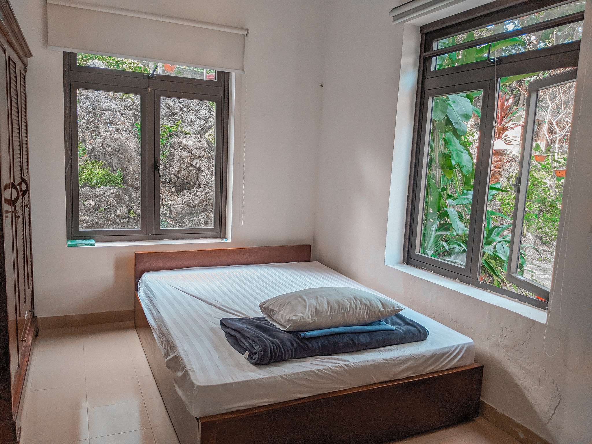 Thiết kế nhiều cửa số tại các phòng của Sunday Villa Hòa Bình