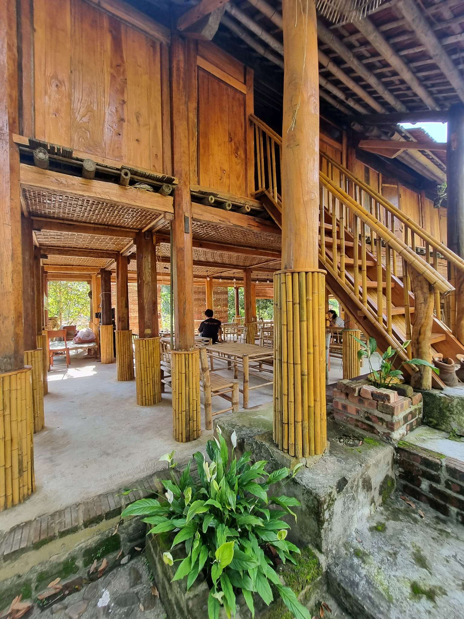 Review Mường Bi Homestay Hòa Bình - phần gầm nhà