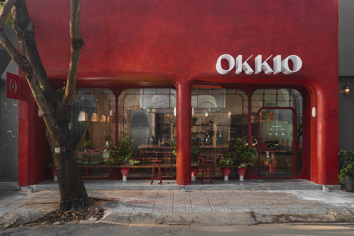 Mẫu thiết kế Okkio Cafe: Sắc màu hoài niệm độc đáo
