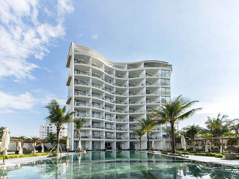 Review The Palmy Phú Quốc Resort & Spa - lối kiến trúc cổ điển và phong cách Pháp hiện đại