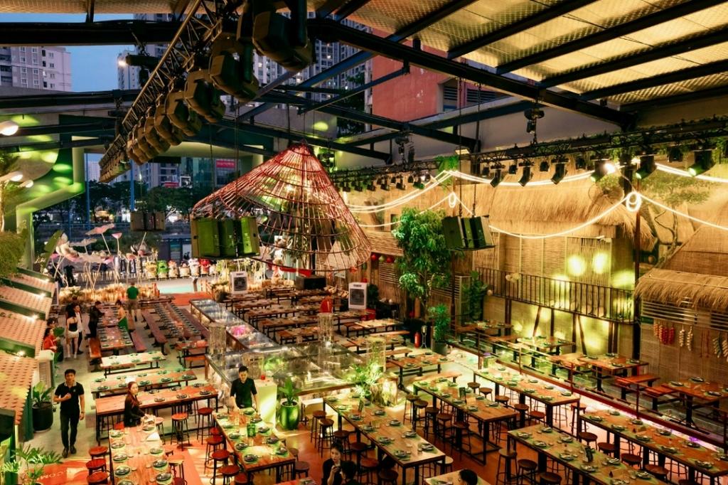 Vì sao không nên mở quán beer garden trong thành phố?