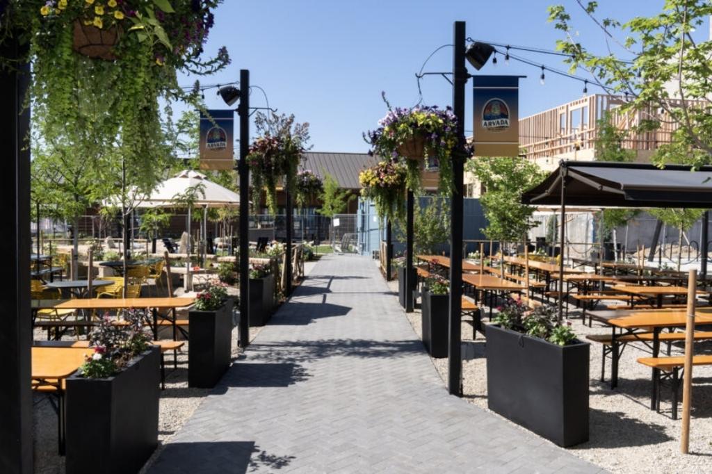 Cách phân khu chỗ ngồi trong quán beer garden tối ưu