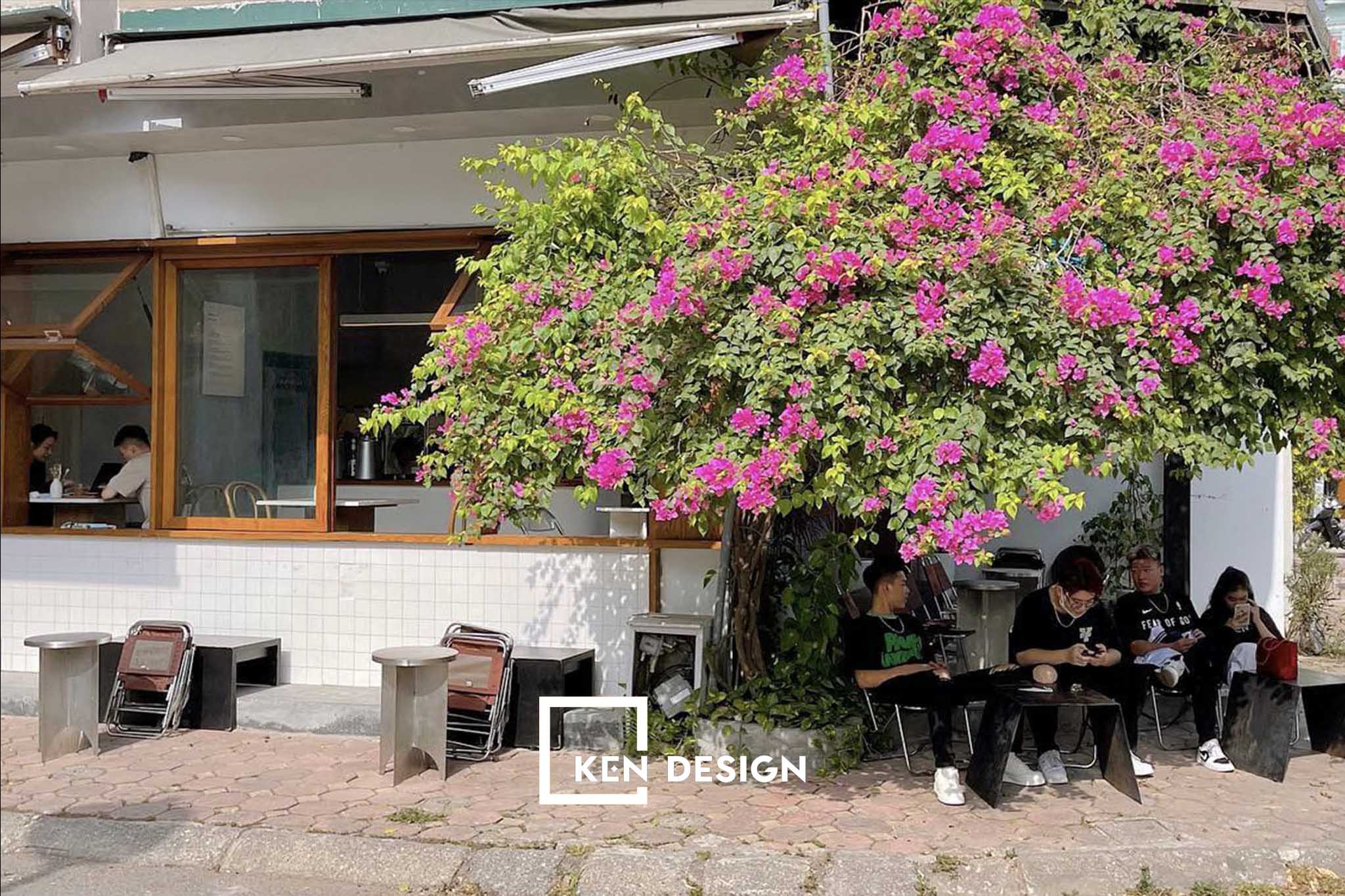 quán cafe đẹp Monocle coffee nổi bật bên giàn hoa giấy