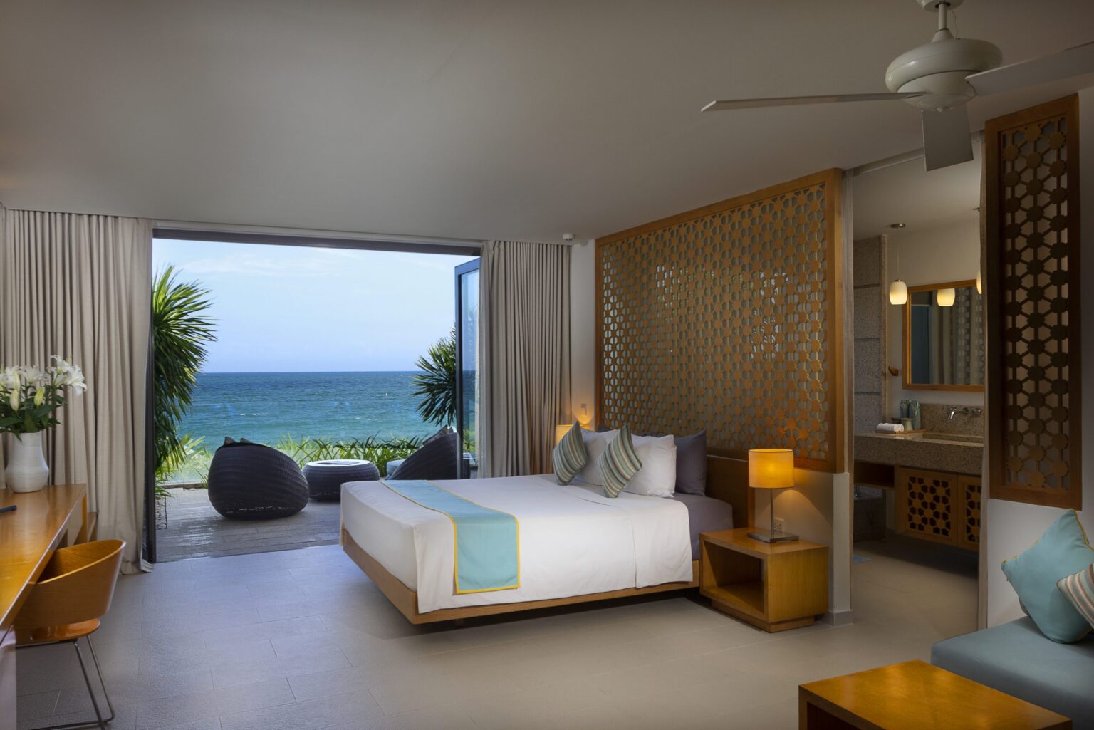  Beachfront Condo