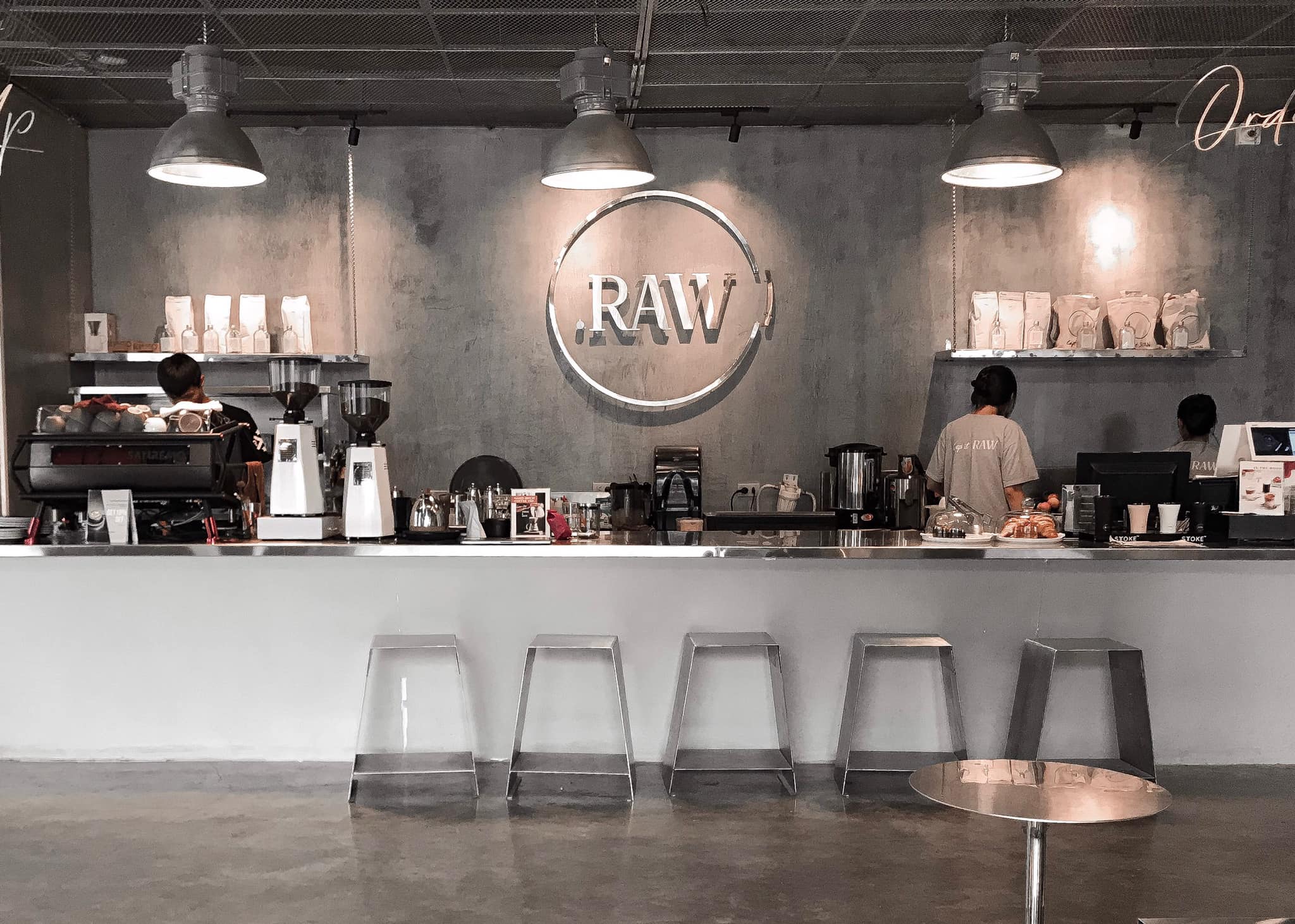 Thiết kế Raaw Coffee Hoàng Đạo Thúy - Phong cách Industrial đầy ấn ...