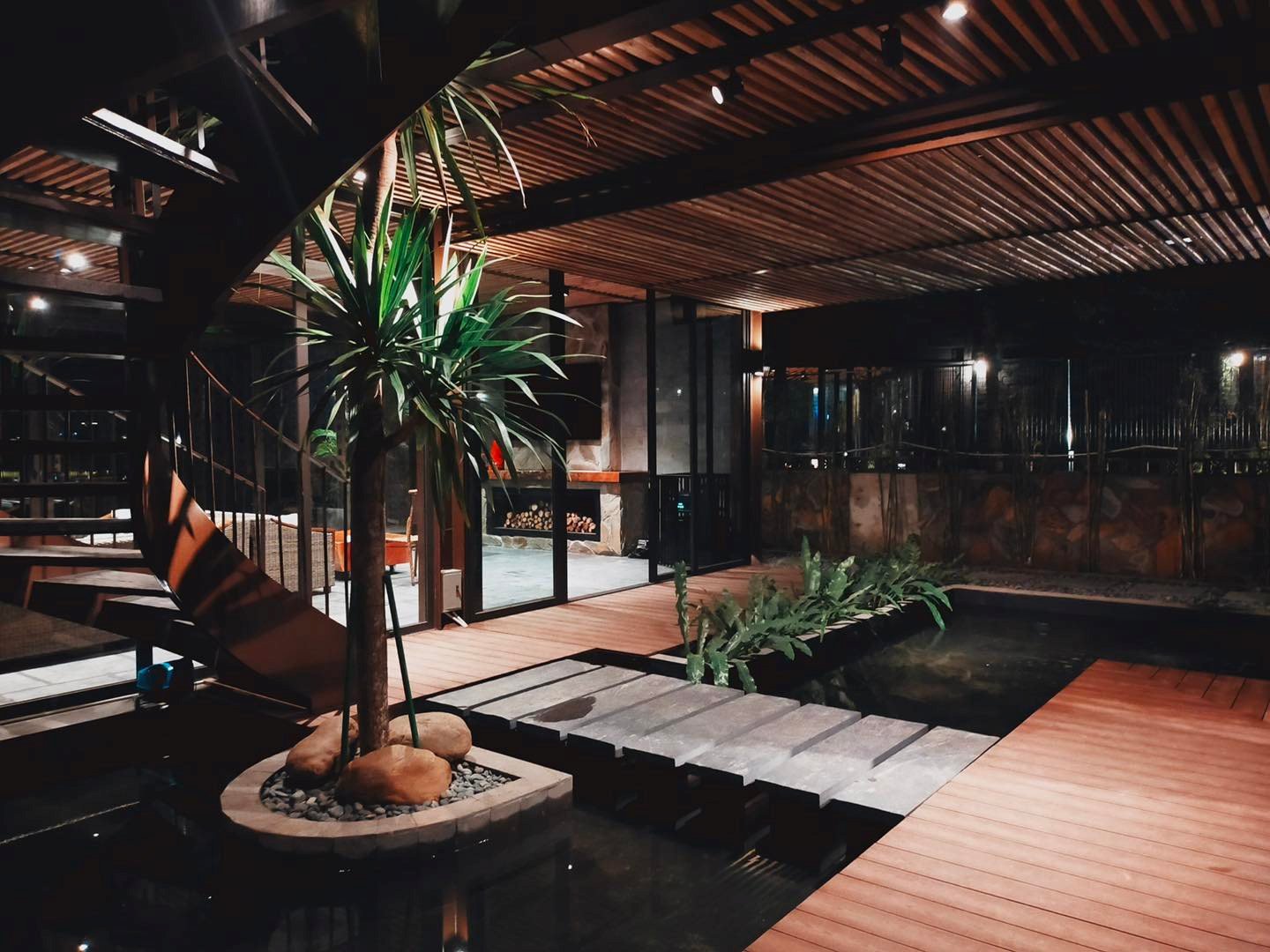 review-Island-House-Soc-Son 