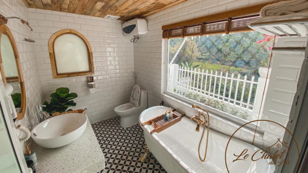 Phòng Deluxe with balcony - homestay Le Chalet du Lac Mộc Châu