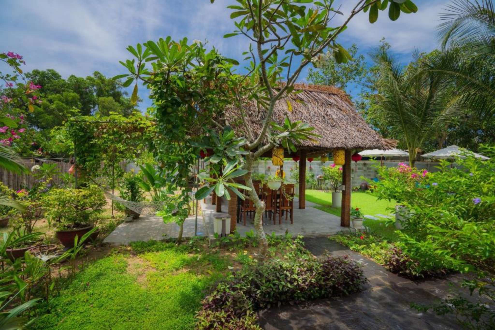 Không gian ngoài trời tại An Bang Garden homestay Hội An