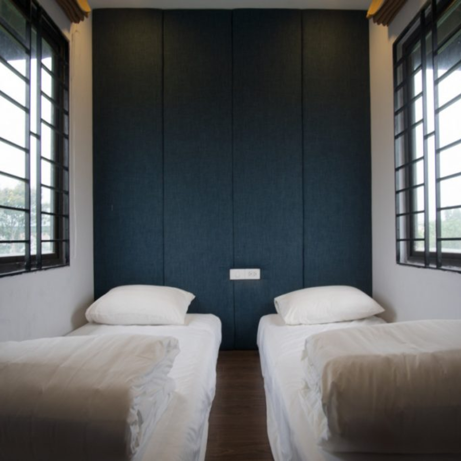 review Colorful House xưởng containers