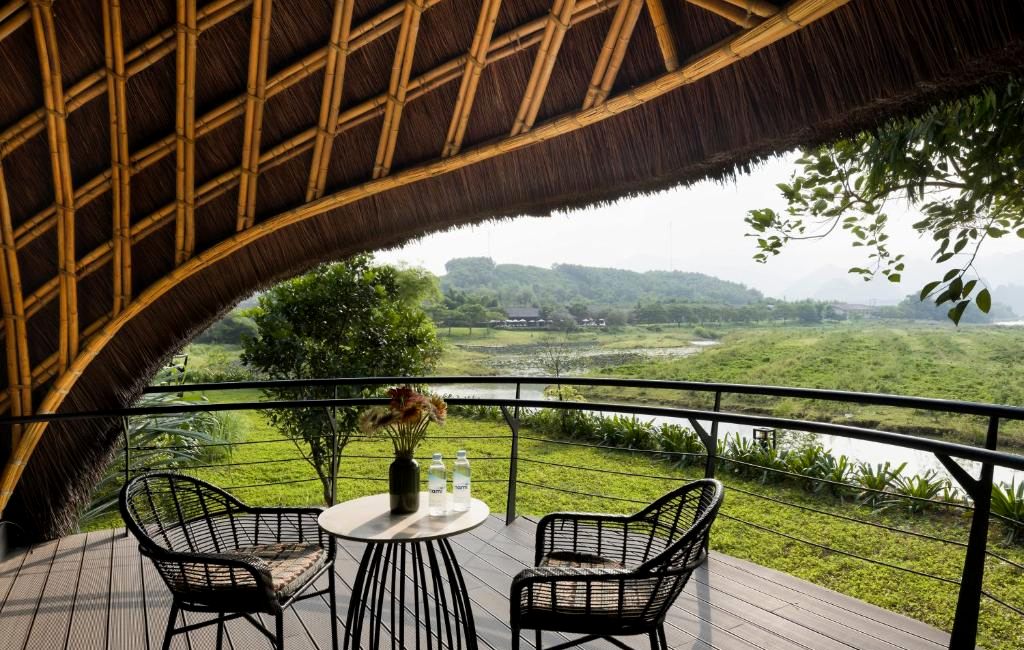 Ban công của Bungalow tại Serena Resort Hòa Bình