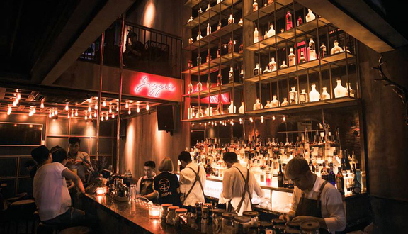 8. Jigger Cocktail & Wine Bar - Quán Bar mang âm hưởng đương đại tại Hà Nội