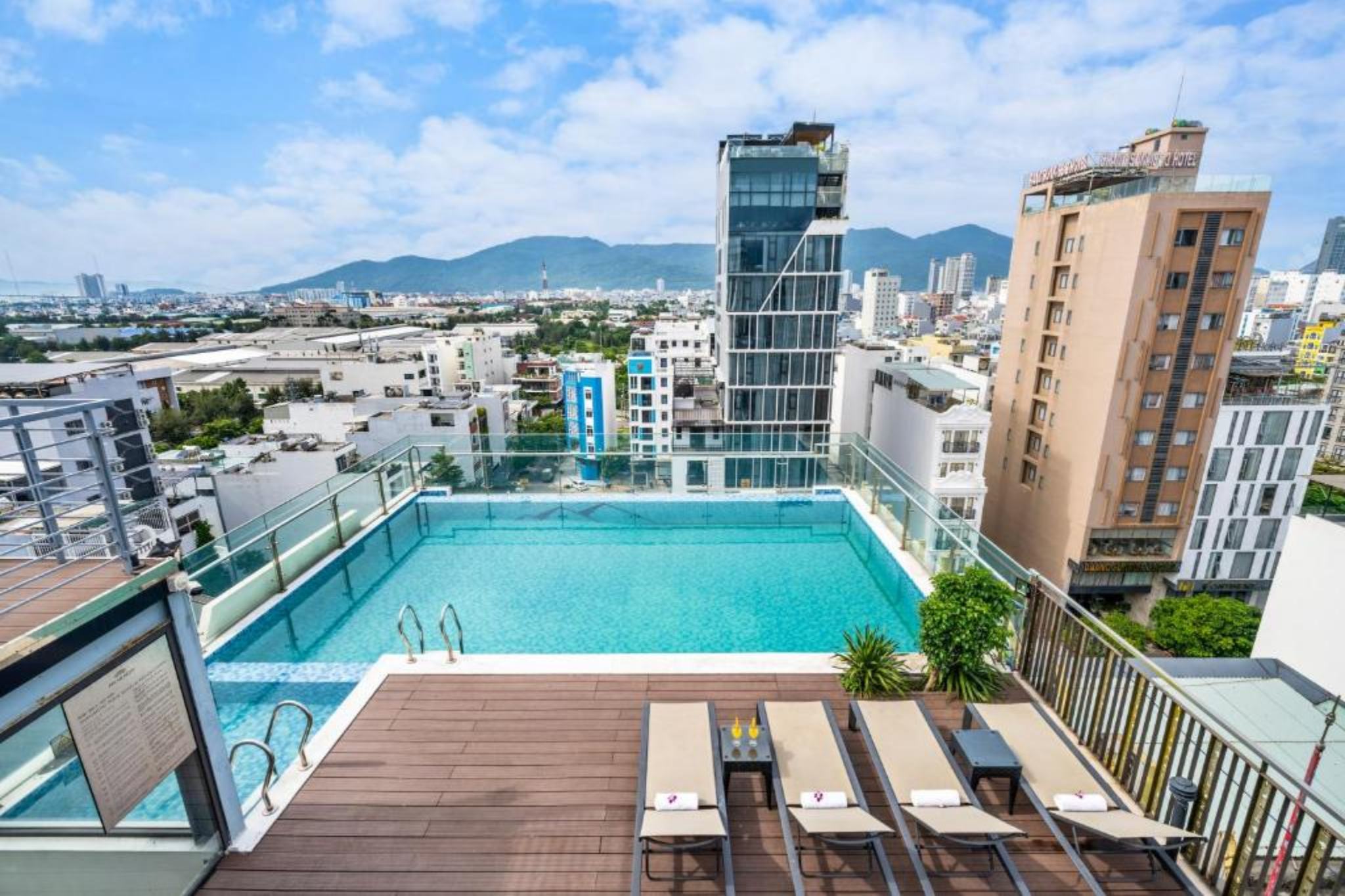 bể bơi của Pharaoh Boutique Hotel Danang