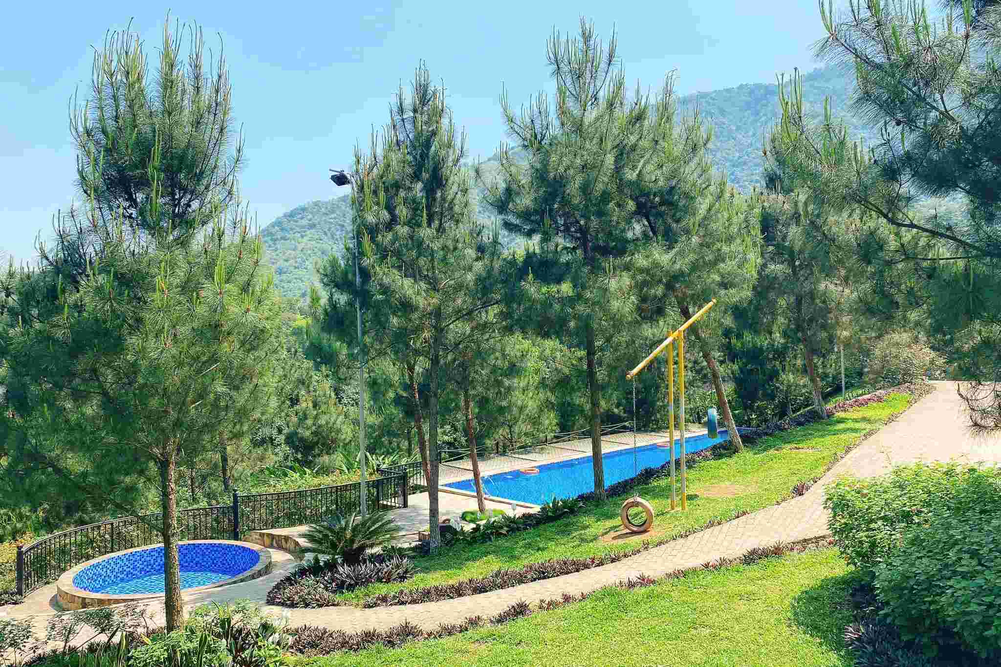 Bể bơi view đẹp tại Nhà của tớ homestay