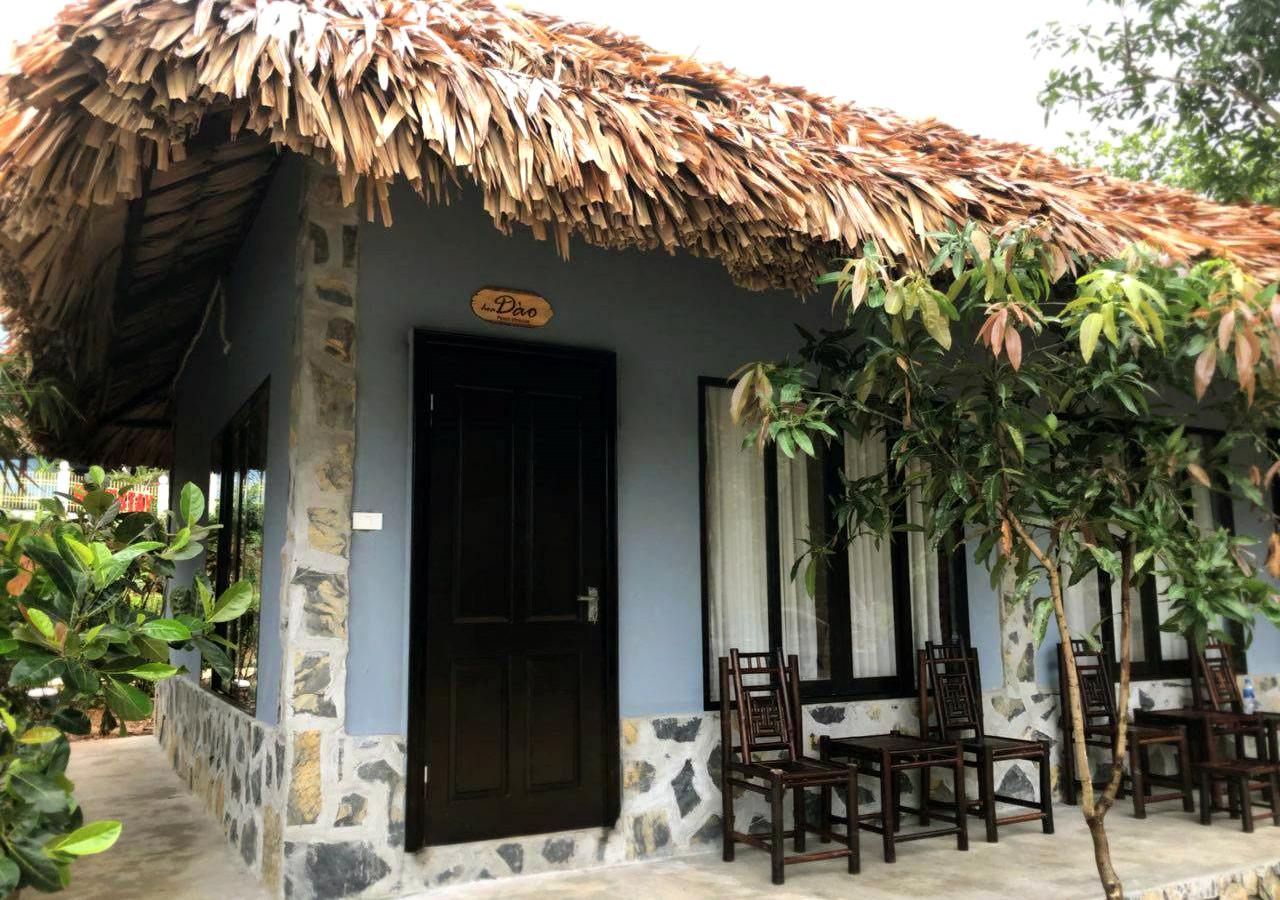 Bungalow deluxe pool view- nhà trệt