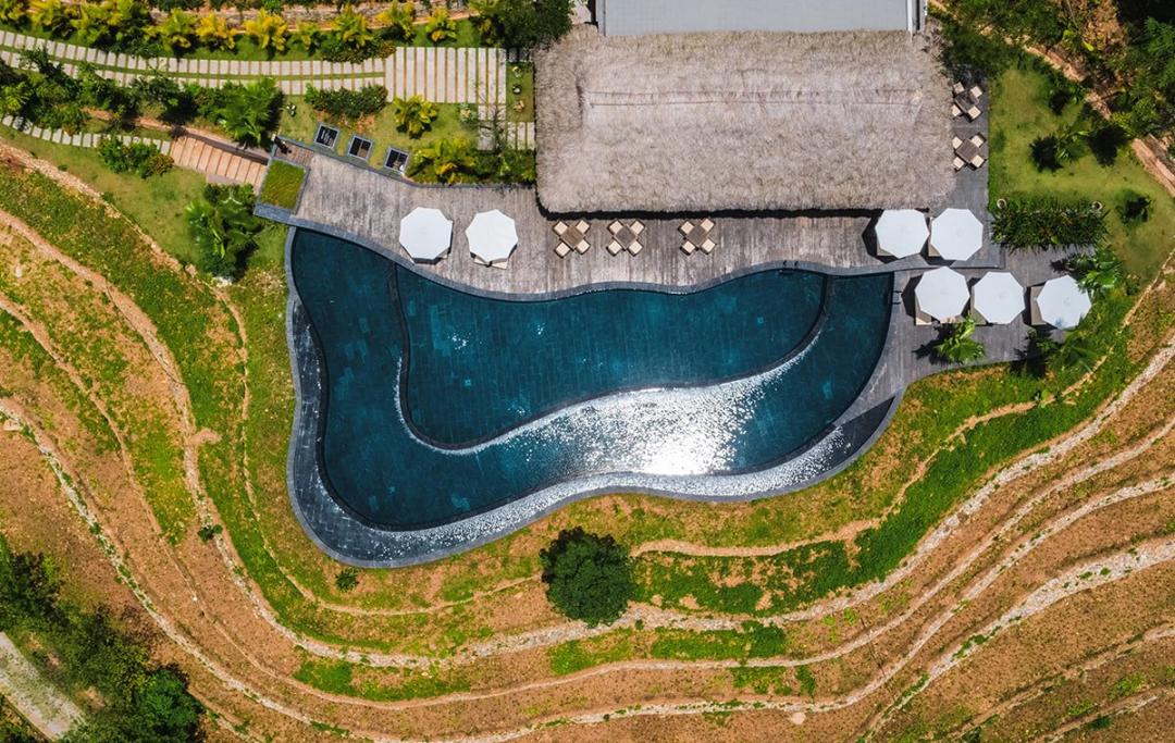 Cloud Pool Bar tại  Avana Retreat Resort Hòa Bình