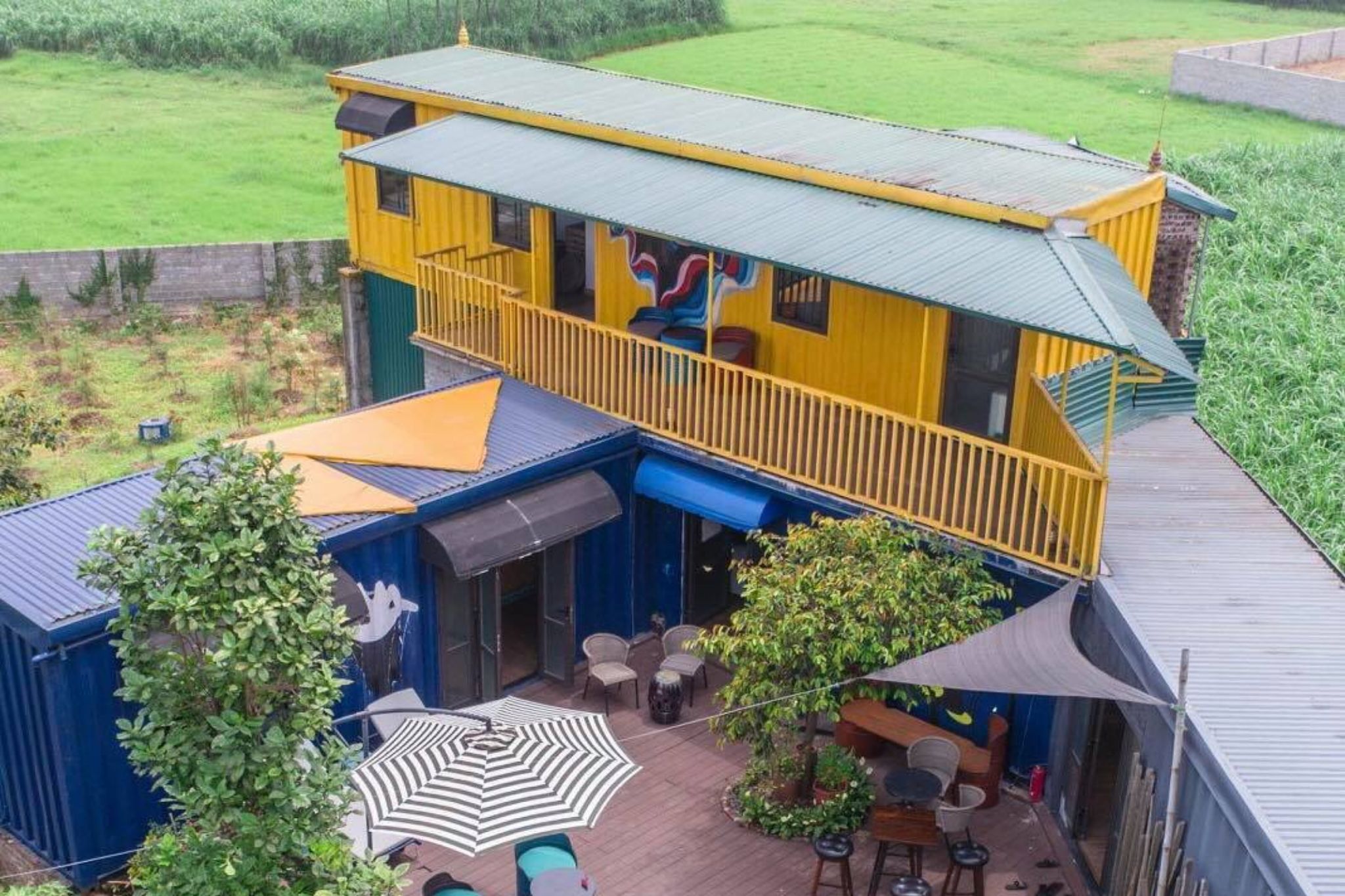 mẫu thiết kế phòng homestay bằng container Colourfull