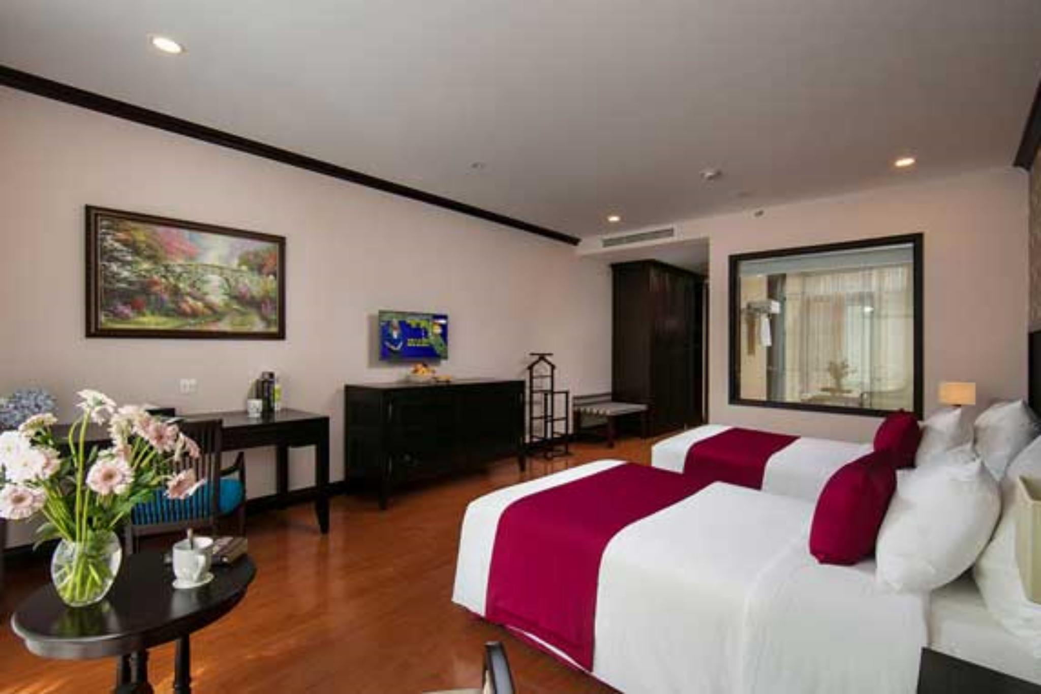 Không gian phòng deluxe view núi 