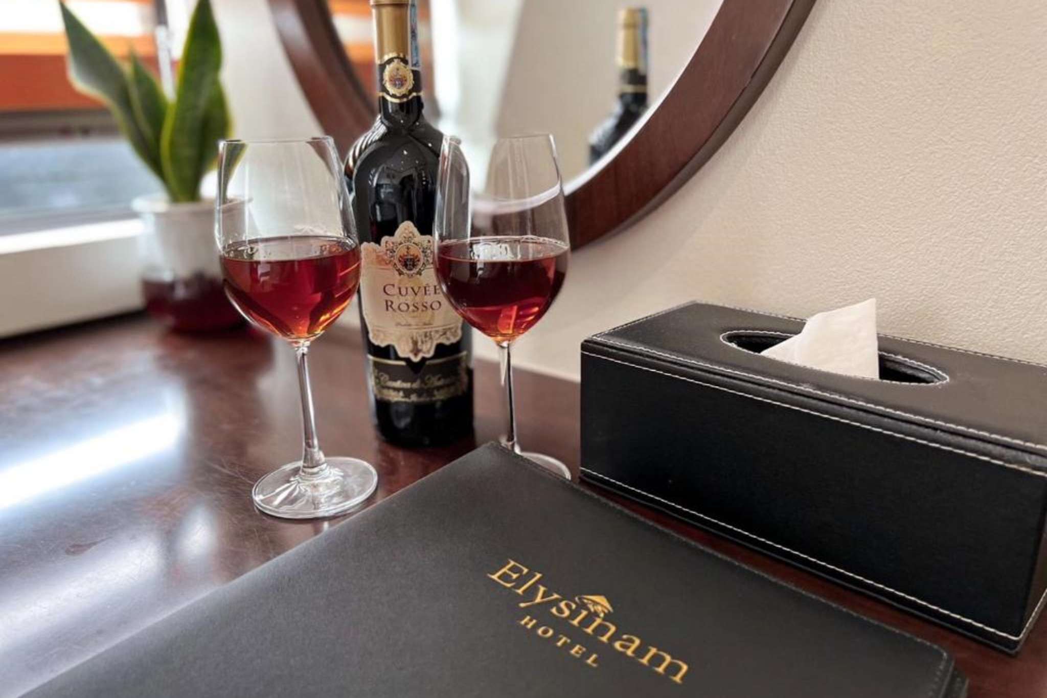 Không gian thiết kế trang nhã của Elysinam Boutique Ha Long