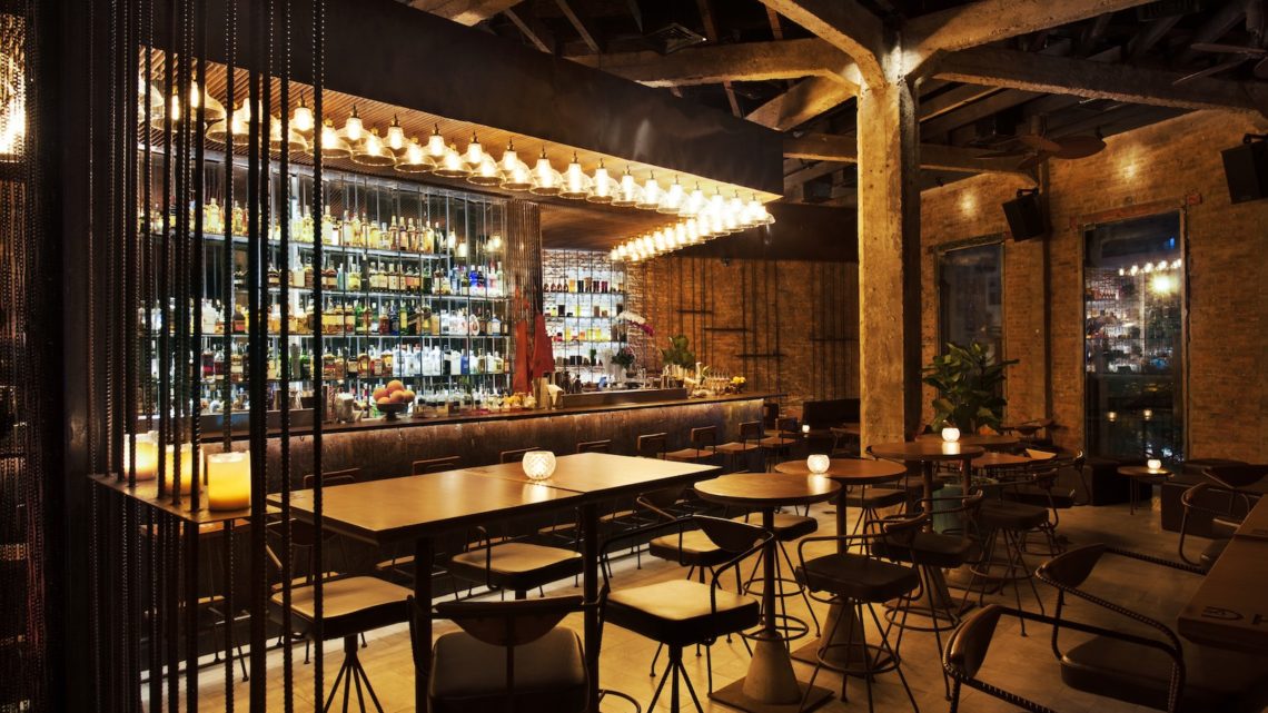 Drinking & Healing là Hidden Bar tại Sài Gòn mang phong cách thiết kế cổ điện kết hợp hiện đại