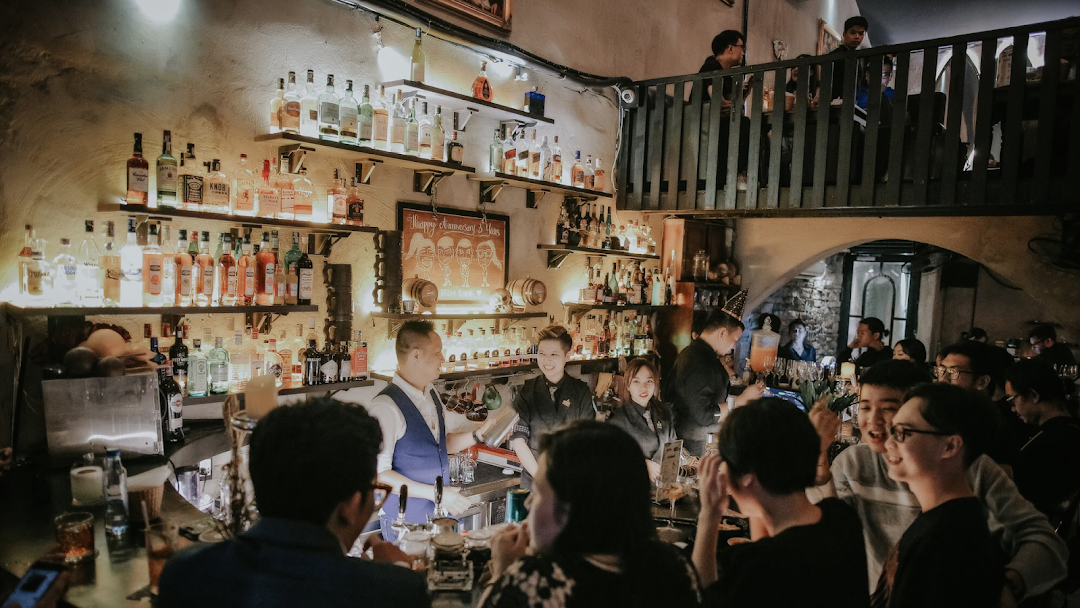 Hidden Bar tại Sài Gòn The Iron Bank mang cảm giác hoài niệm