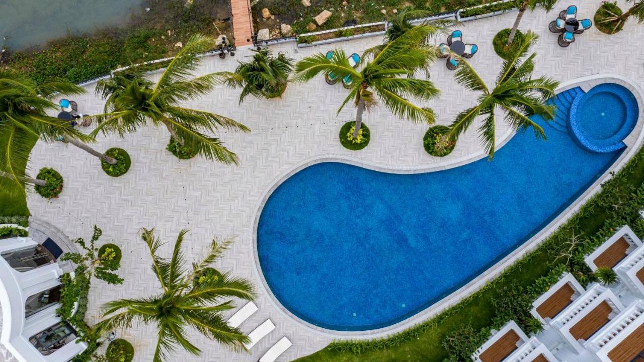 Hồ bơi vô cực tại Seaside Boutique Resort Quy Nhơn