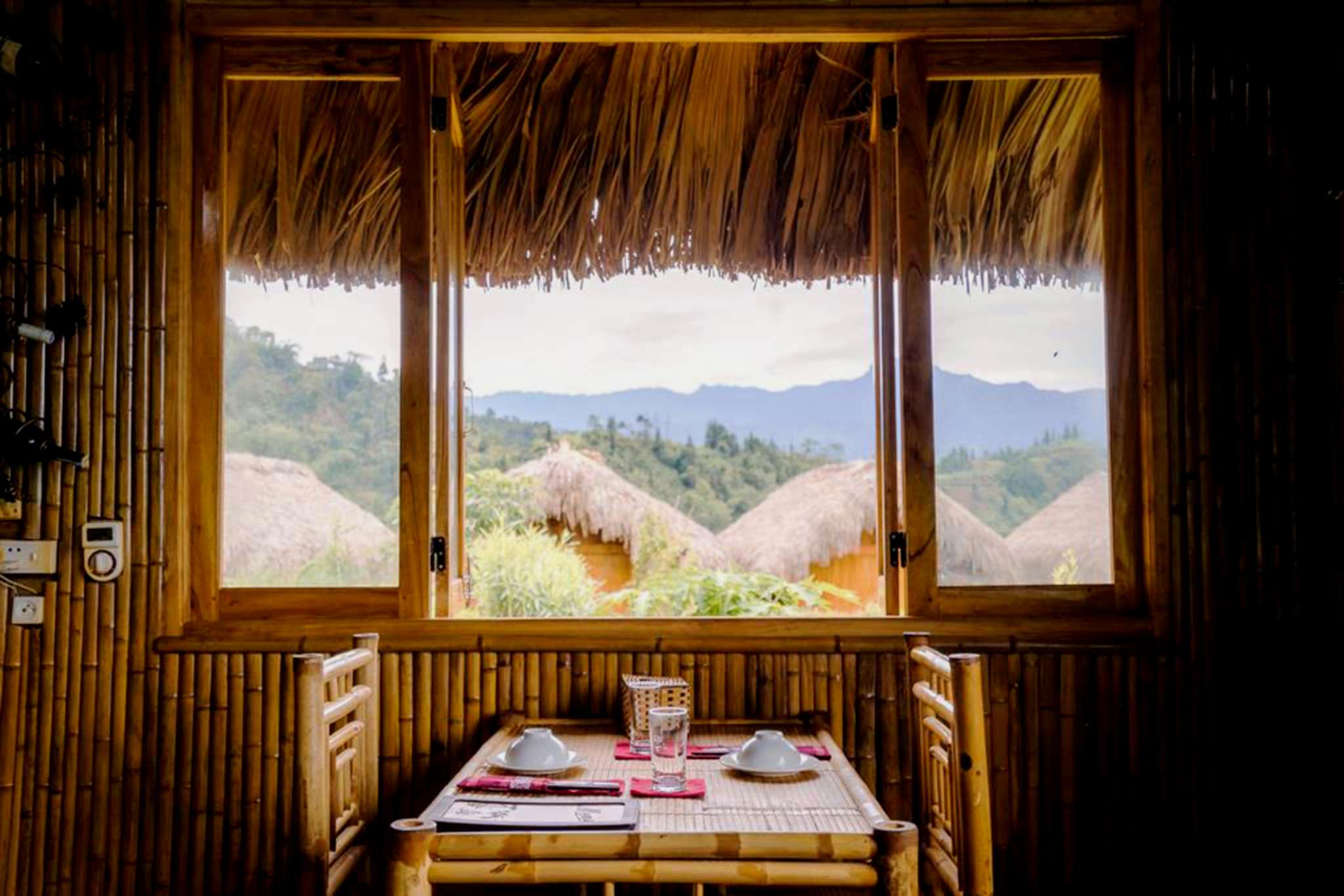 Không gian nhà hàng tại Hoàng Su Phì Lodge