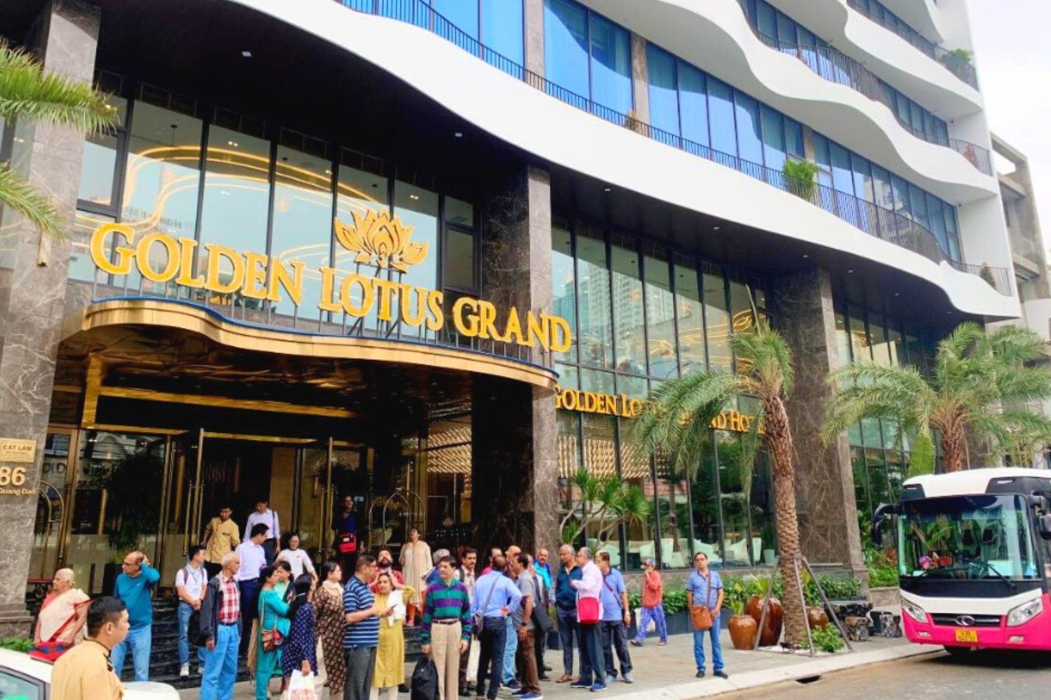 khách hàng của Golden Lotus Grand Hotel