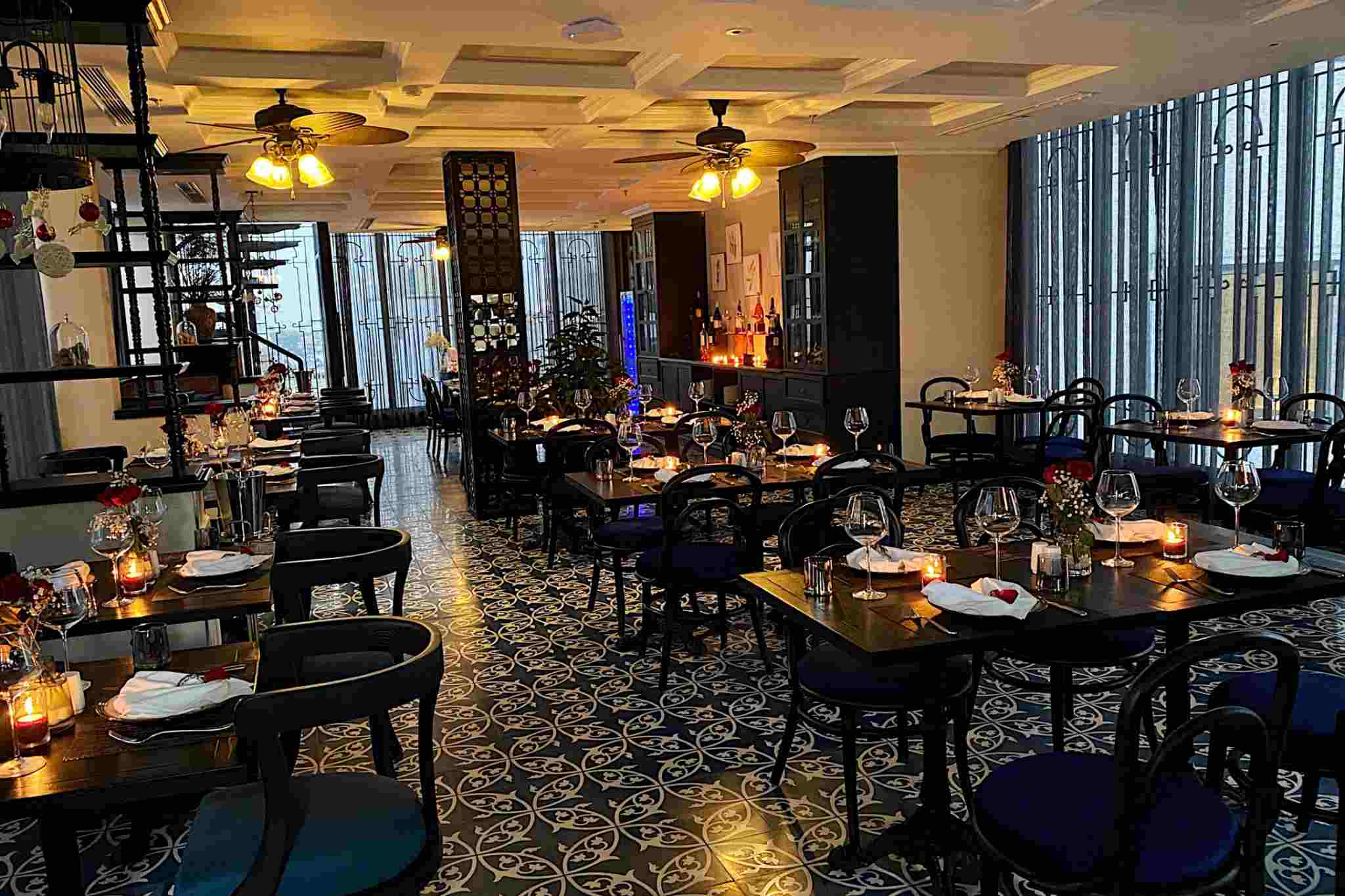 Nhà hàng tại Solaria Hanoi Hotel