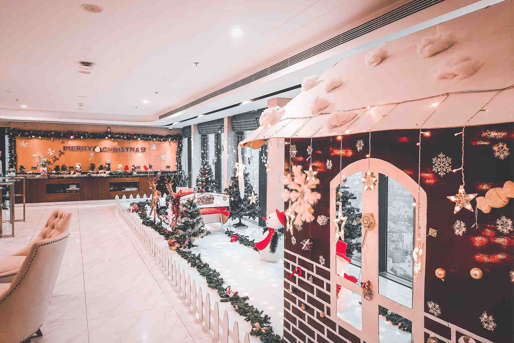 Không gian sảnh trang trí vào dịp noel