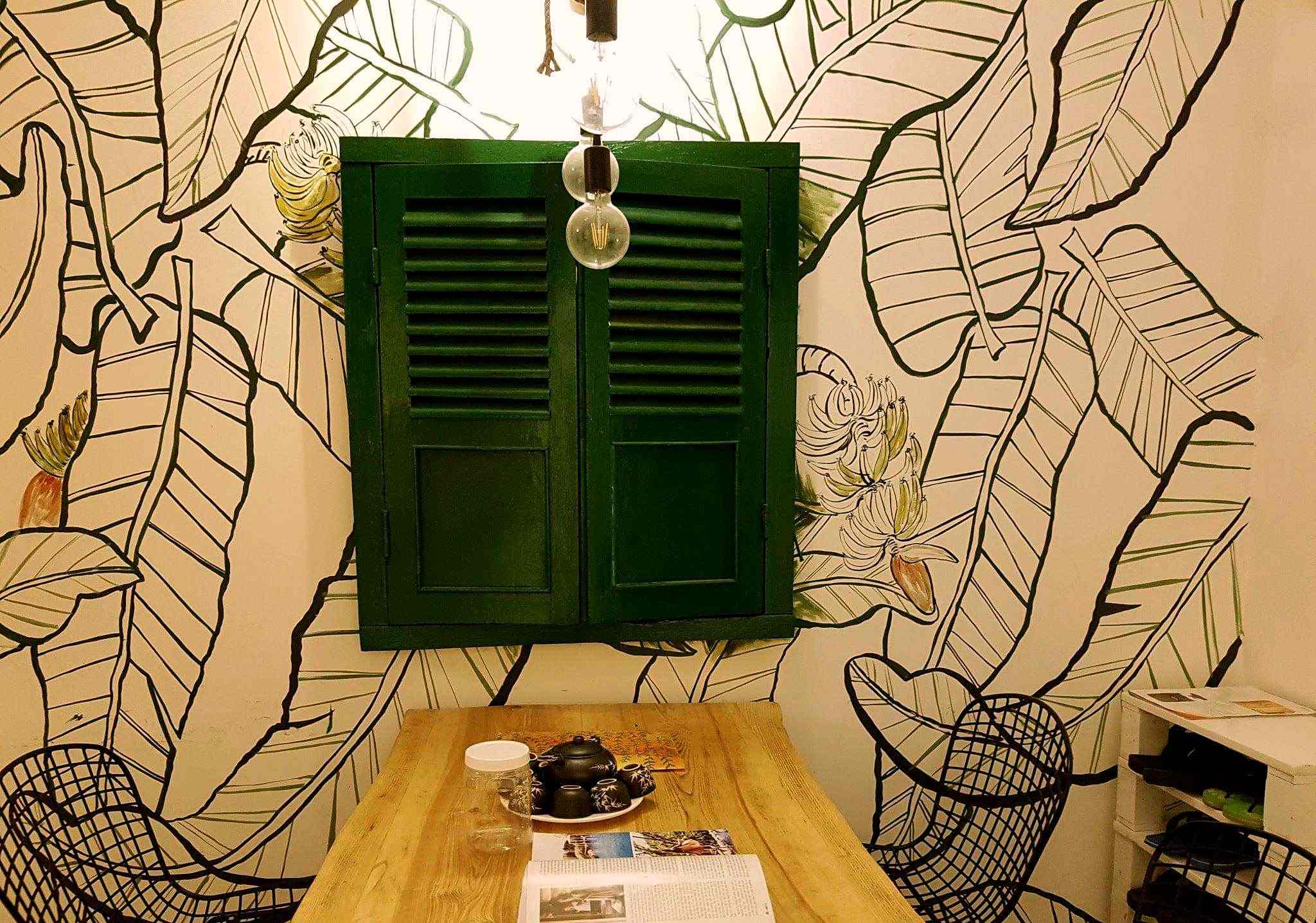 Bàn ăn của Nhà của Bu homestay Nha Trang 