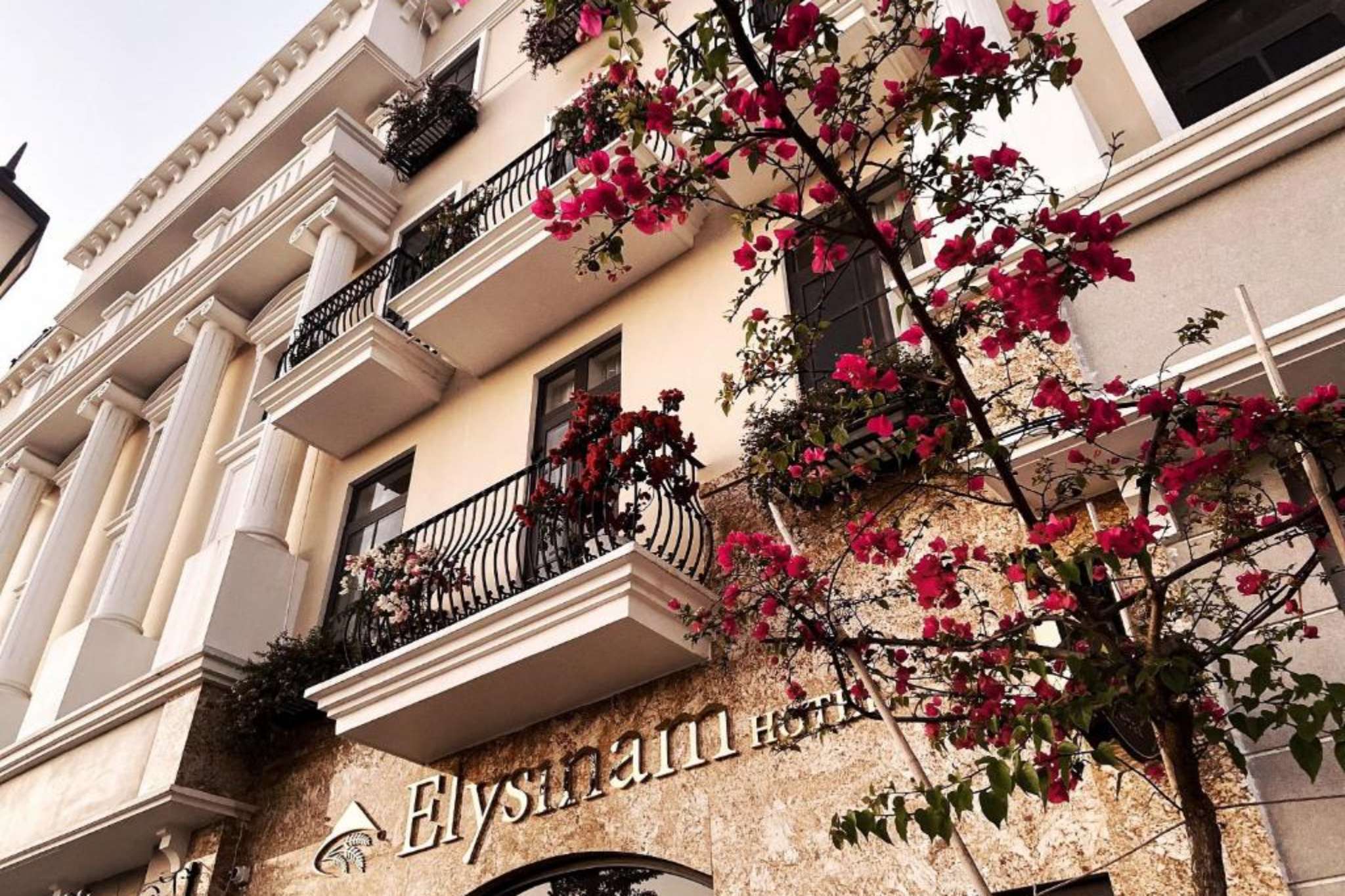 Kiến trúc bên ngoài Elysinam Boutique Ha Long