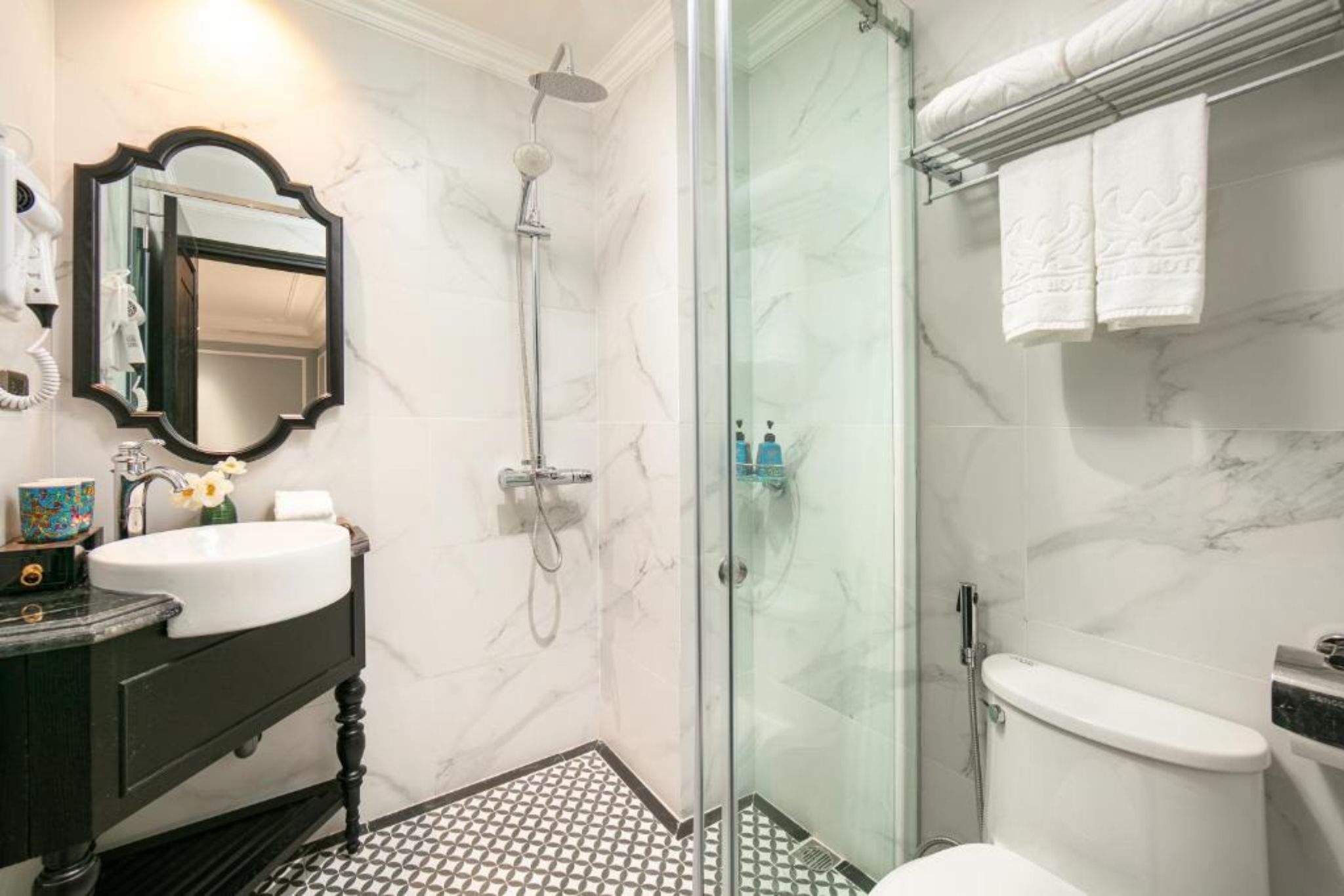 thiết kế thi công nội thất khách sạn tận dụng ánh sáng tự nhiên