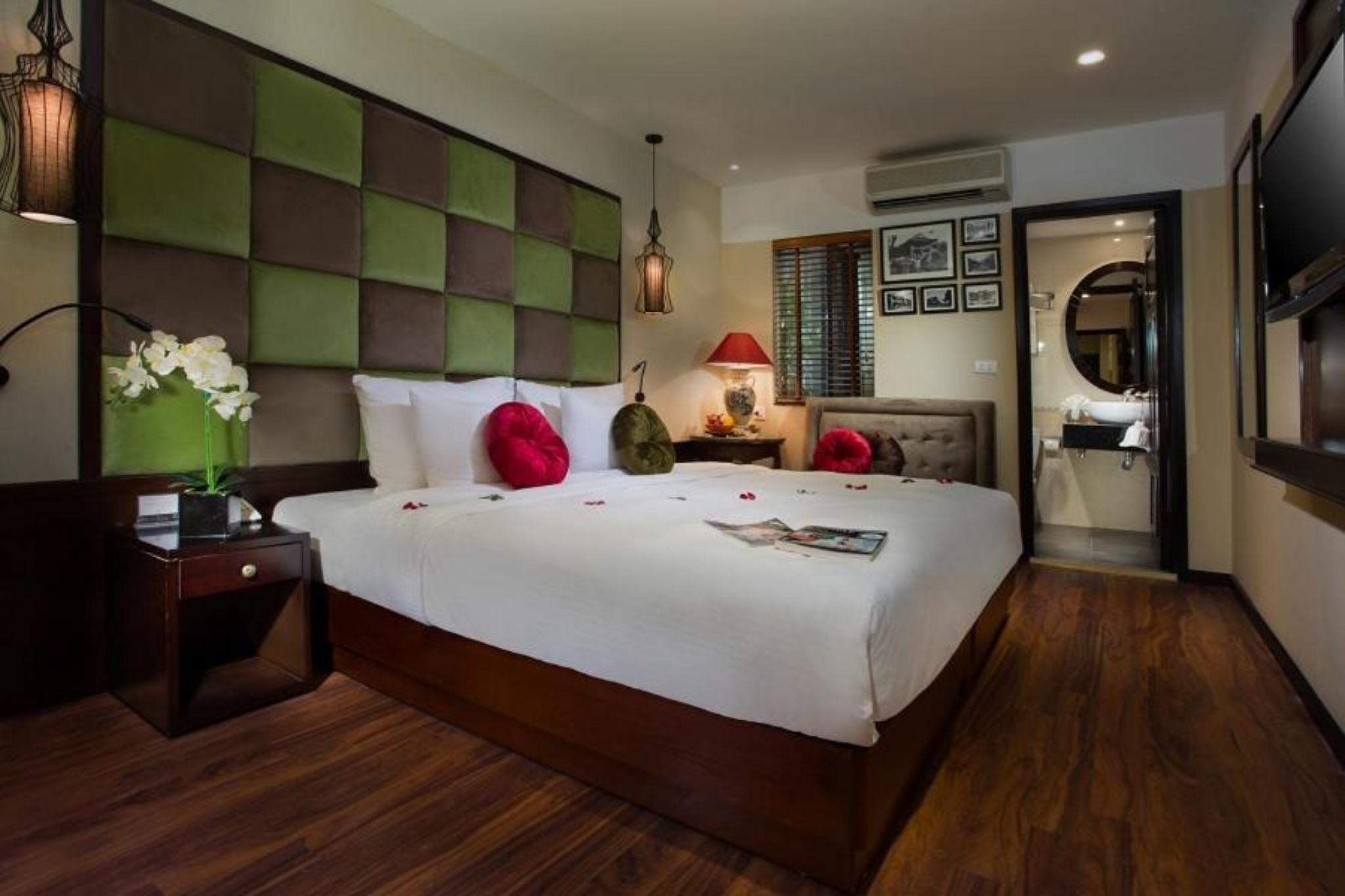 Mẫu phòng deluxe đẹp Ambassador Hanoi Hotel & Travel