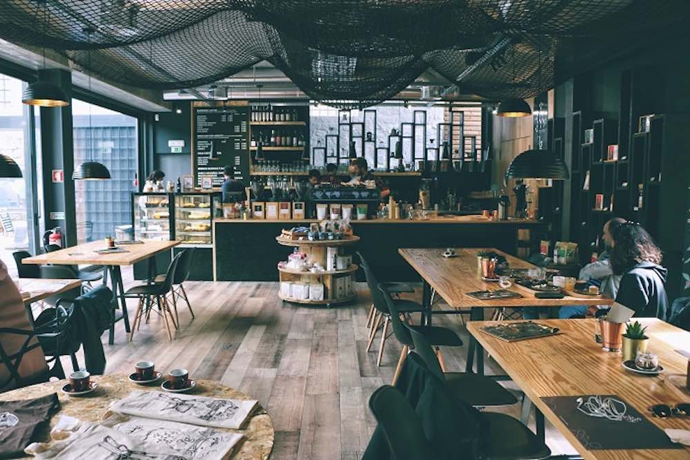 mau-quan-cafe-khung-thep-2-tang-dep