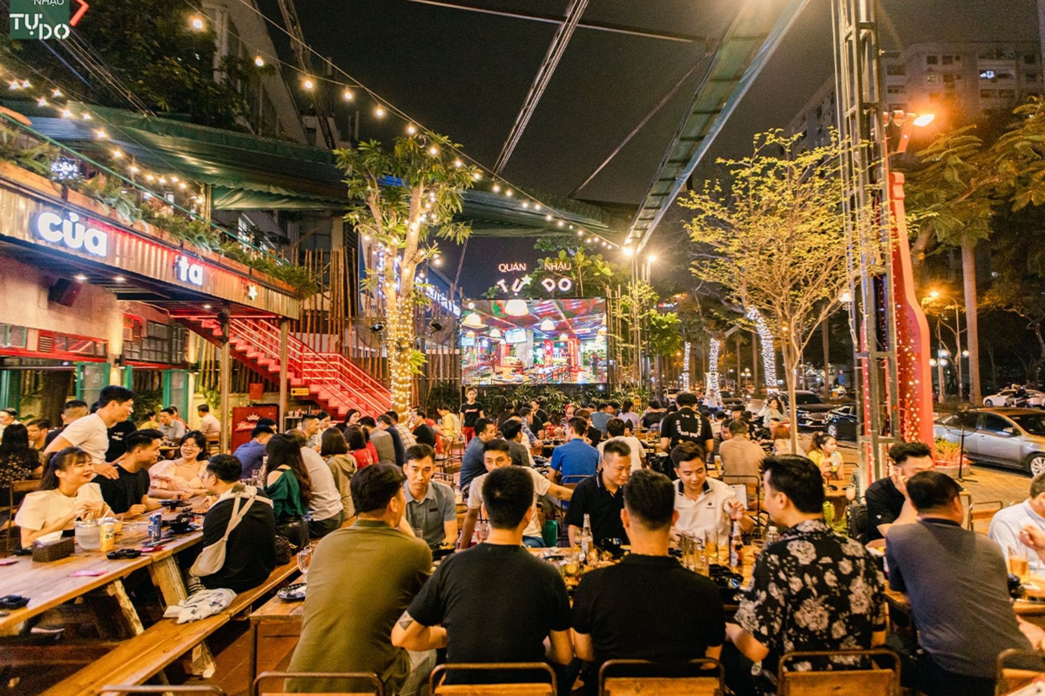 thiết kế nhà hàng khung thép Beer Club