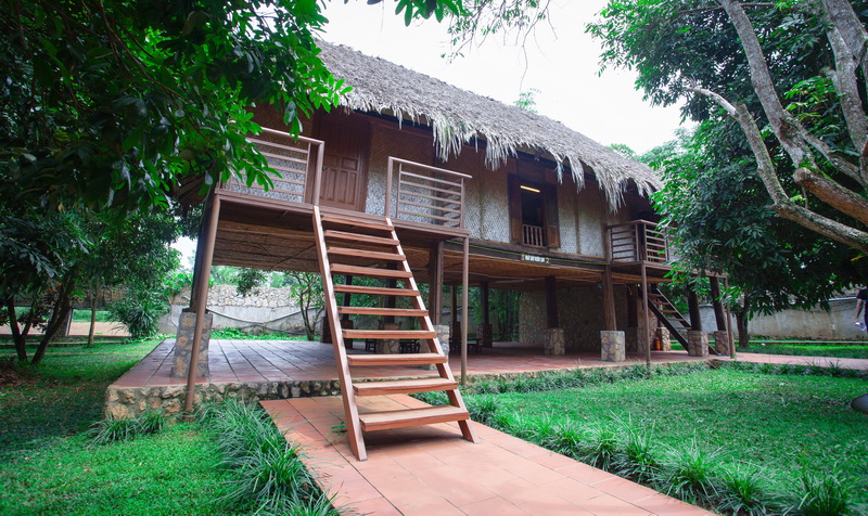 VResort Hoà Bình nhà sàn