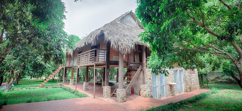 VResort Hoà Bình nhà sàn