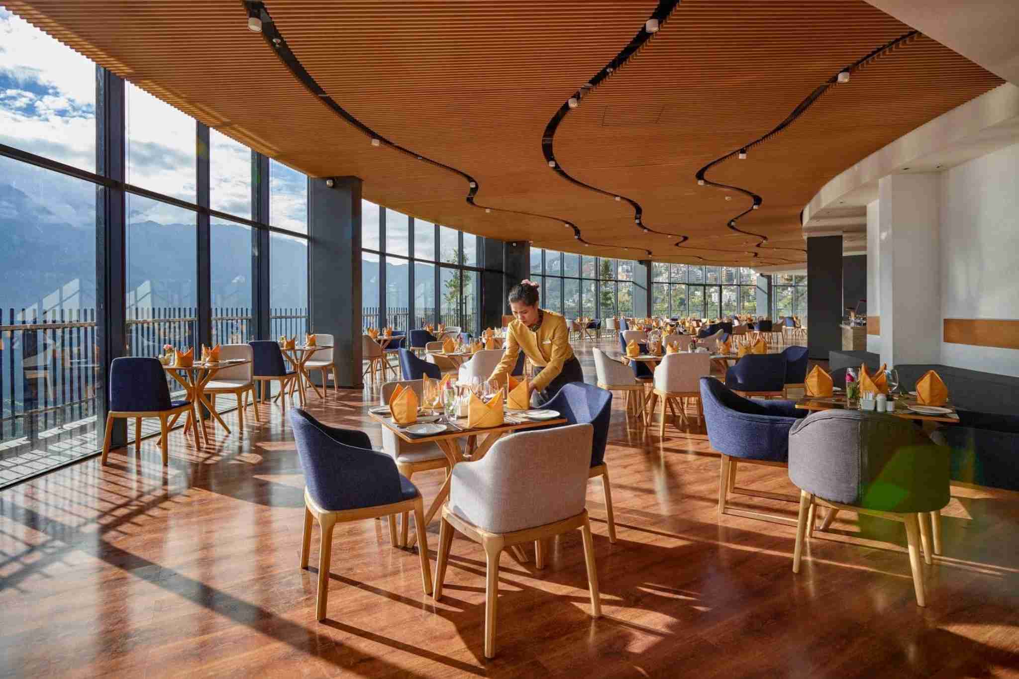 Không gian nhà hàng A Lỉnh tại review Pao's Sapa Leisure Hotel