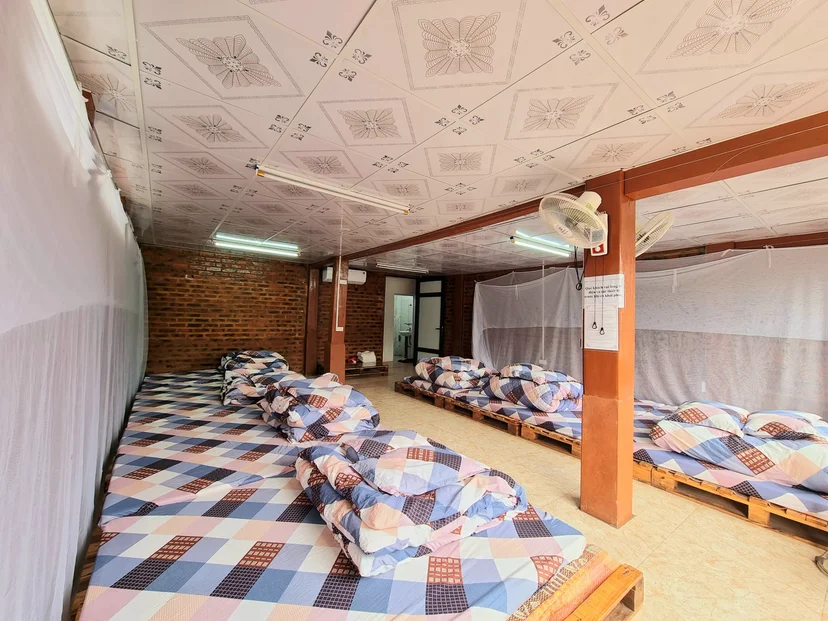 Không gian ngủ nhà sàn Eco House homestay Mộc Châu