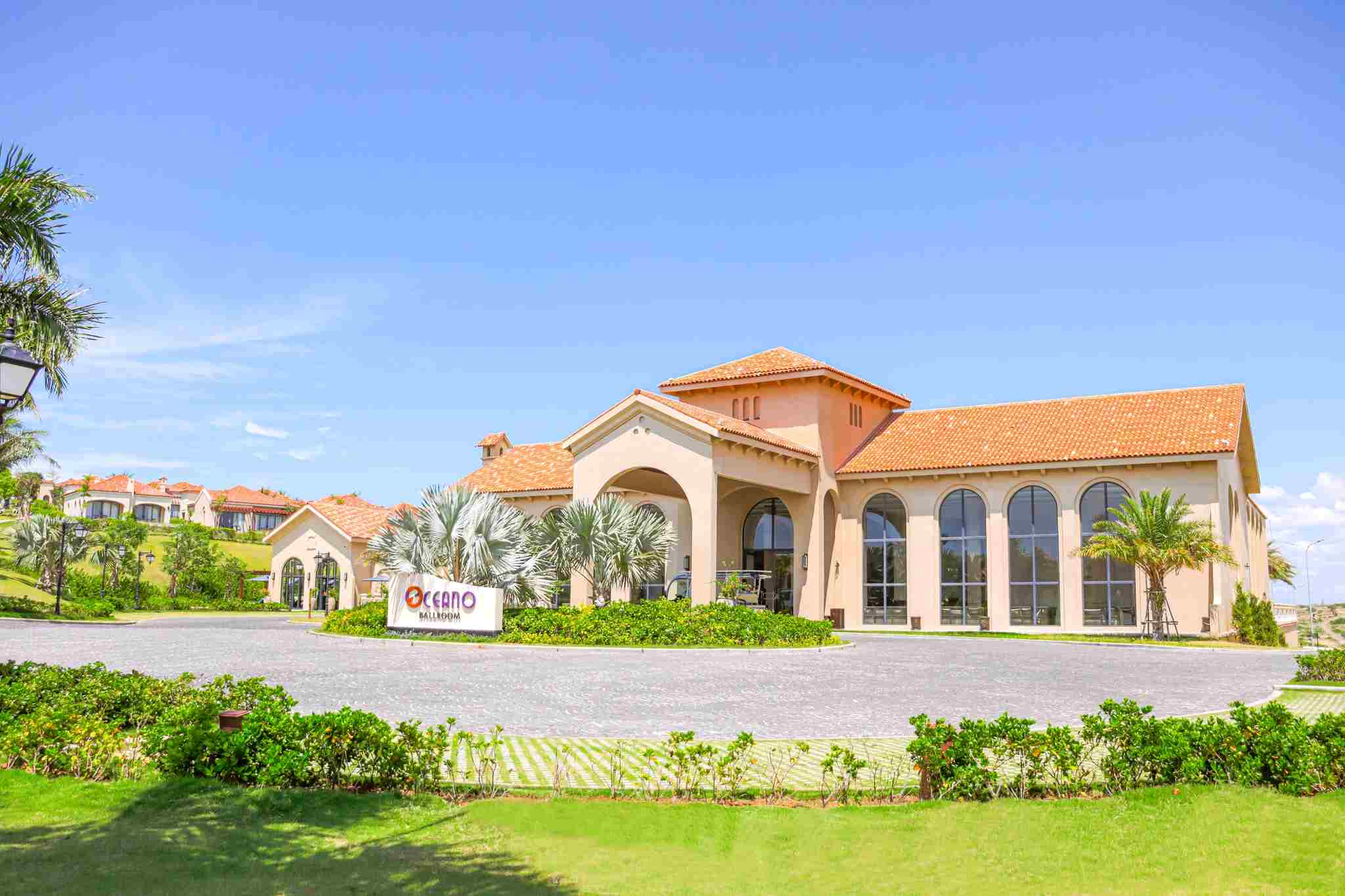 Thiết kế Centara Mirage Resort Mũi Né với cửa mái vòm