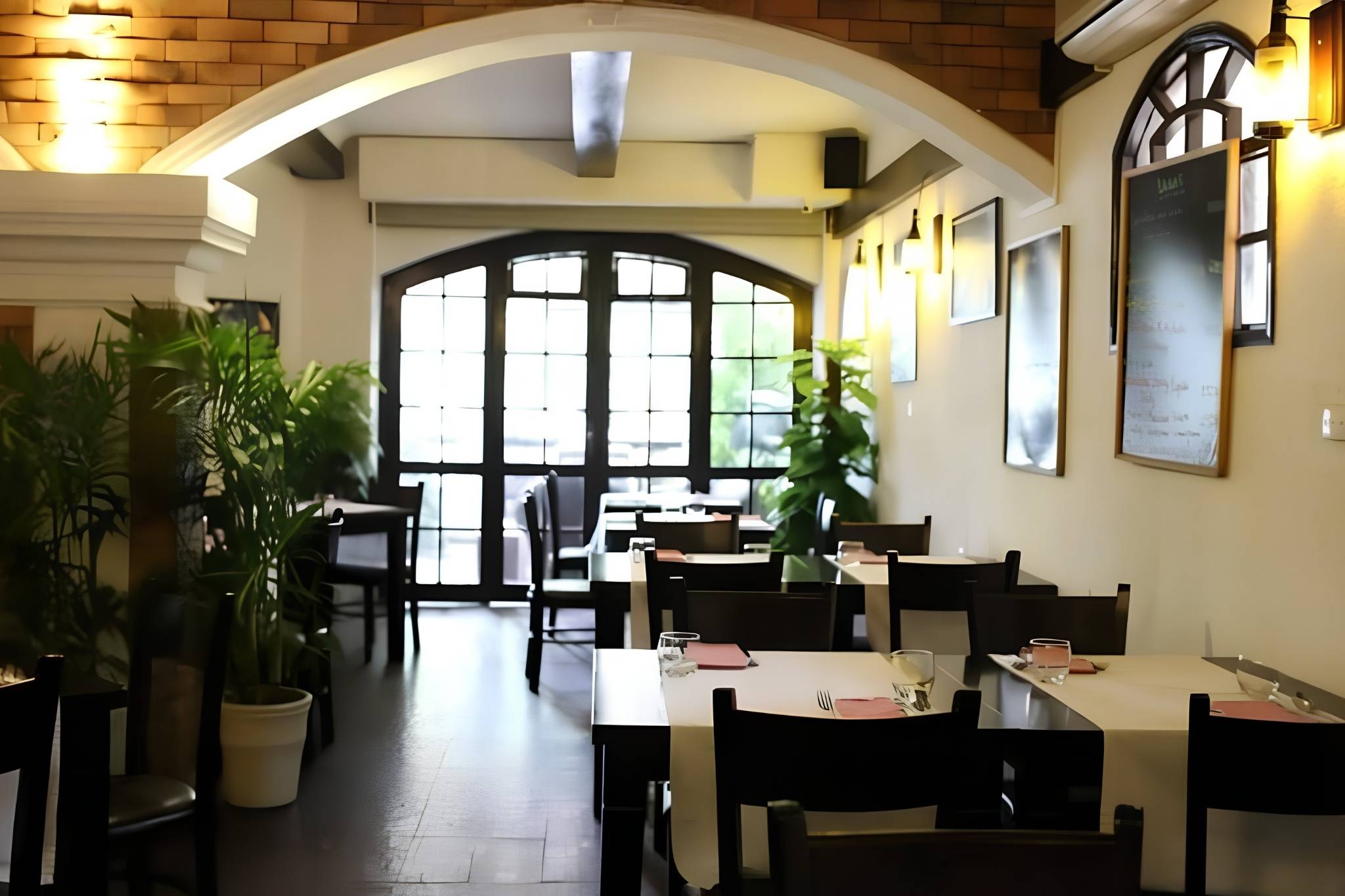 nhà hàng bistro mang phong cách pháp hoài cổ
