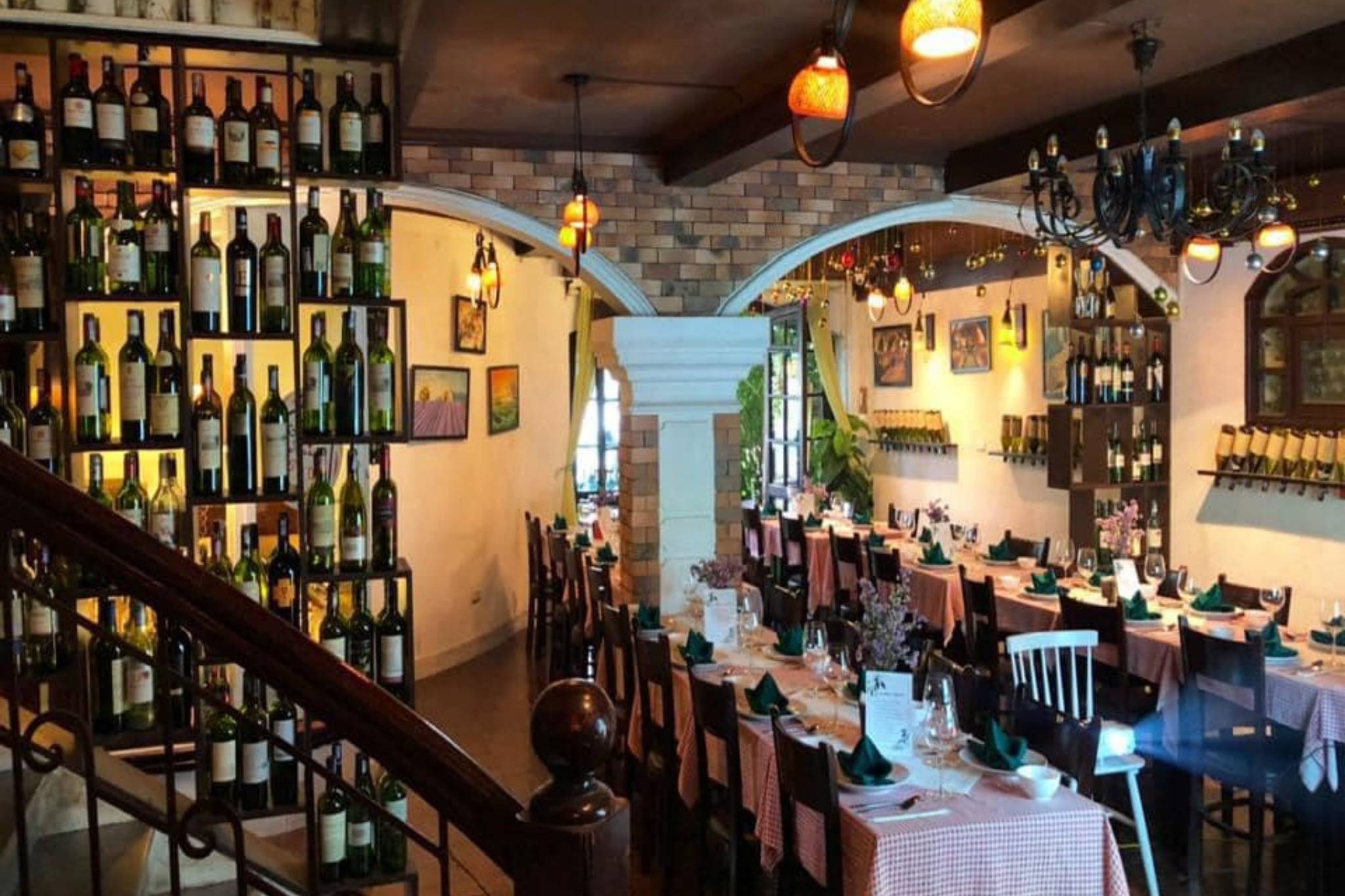 nhà hàng bistro mang phong cách pháp hoài cổ