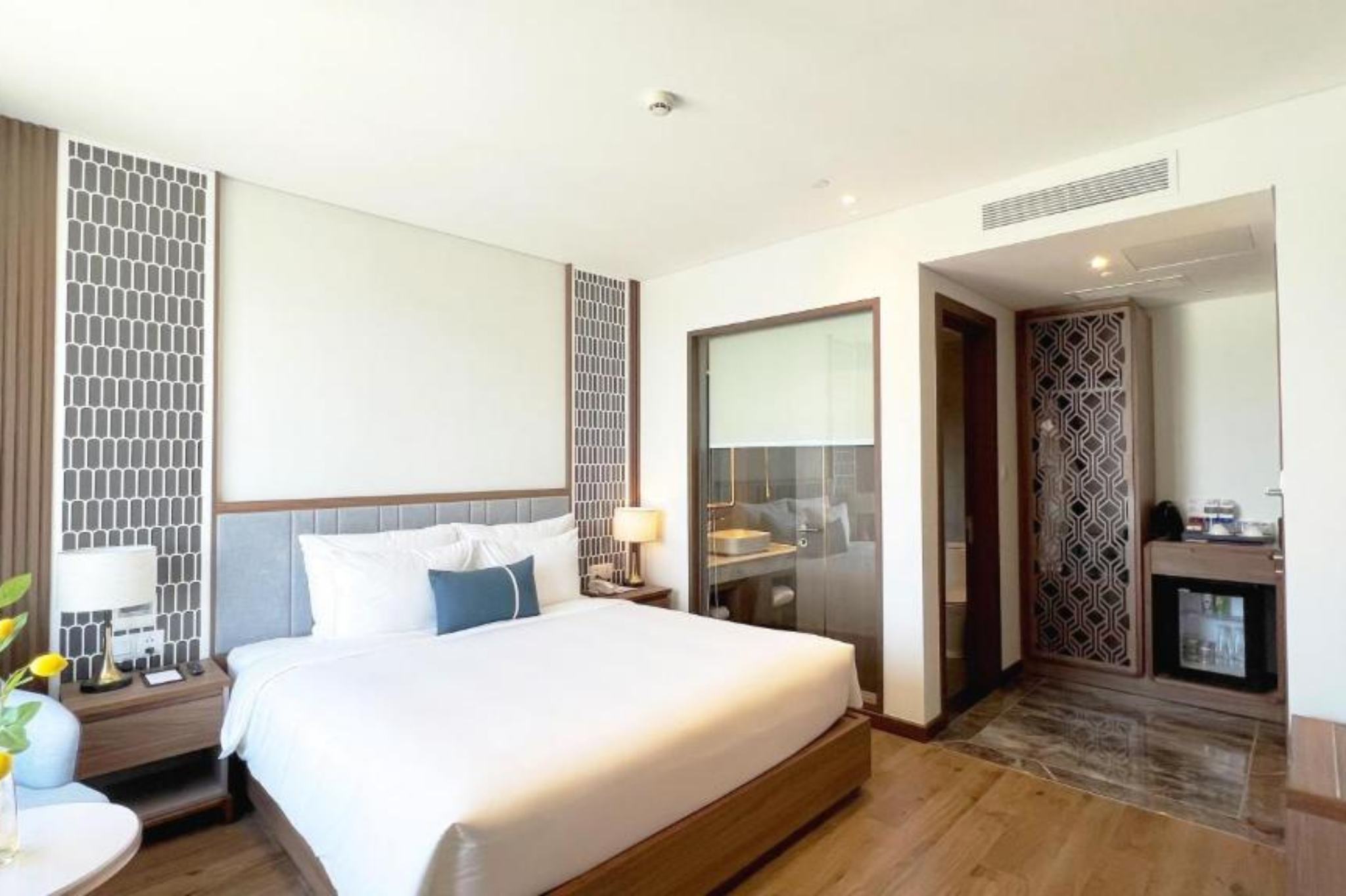 Phòng deluxe city queen của Peninsula Hotel Da Nang 